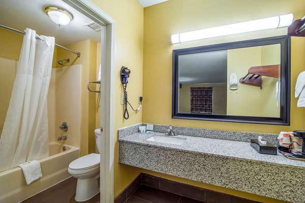 Suite - Quality Inn & Suites West Columbia - I-26, Exit 115