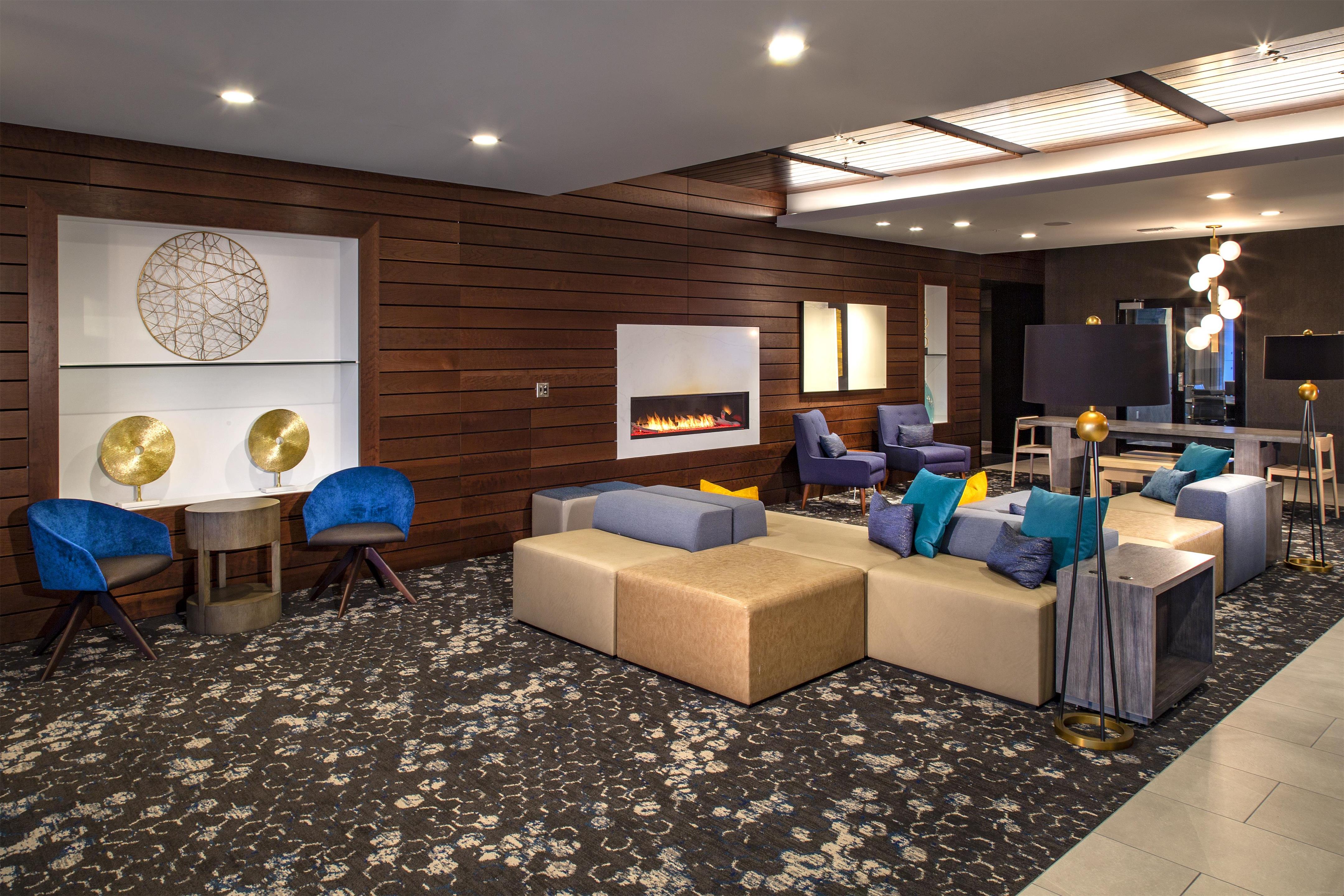Lobby | Hilton Garden Inn Redmond Seattle