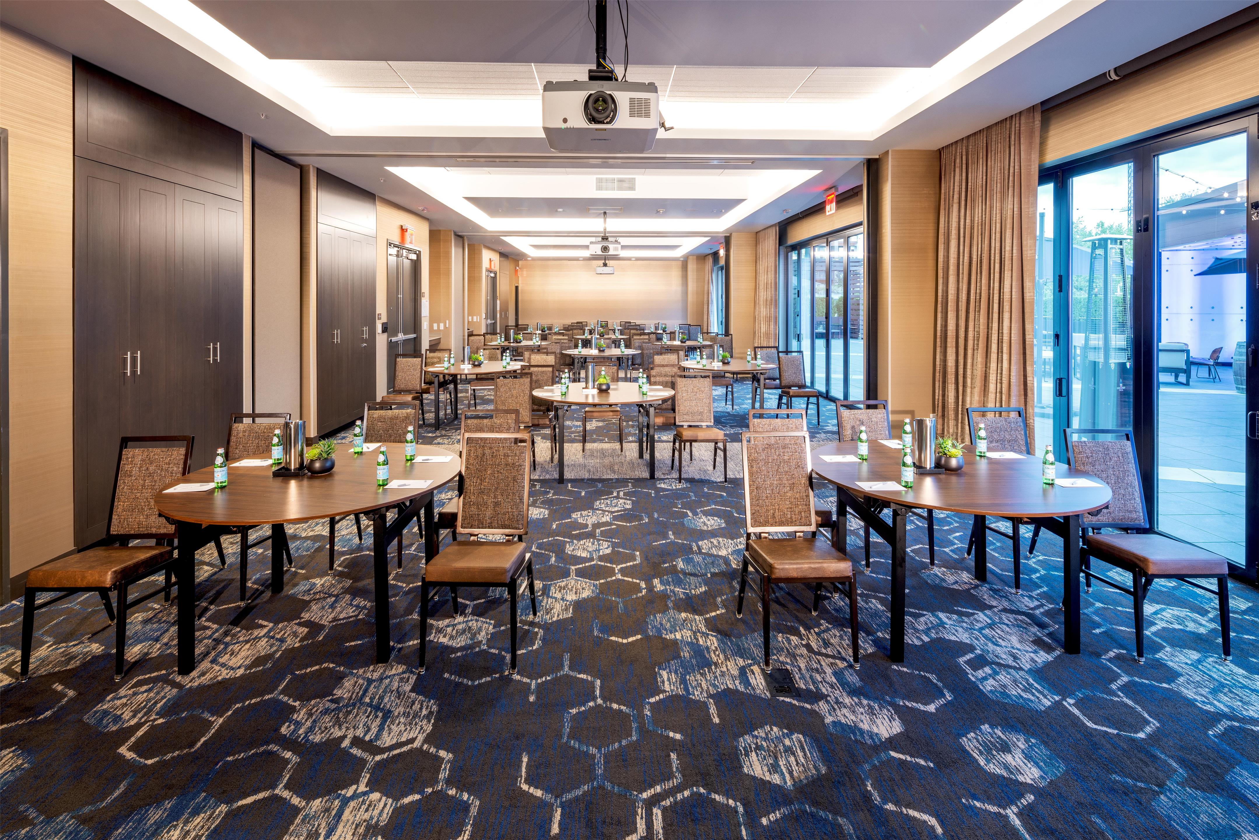 Meeting Room | Hilton Garden Inn Redmond Seattle