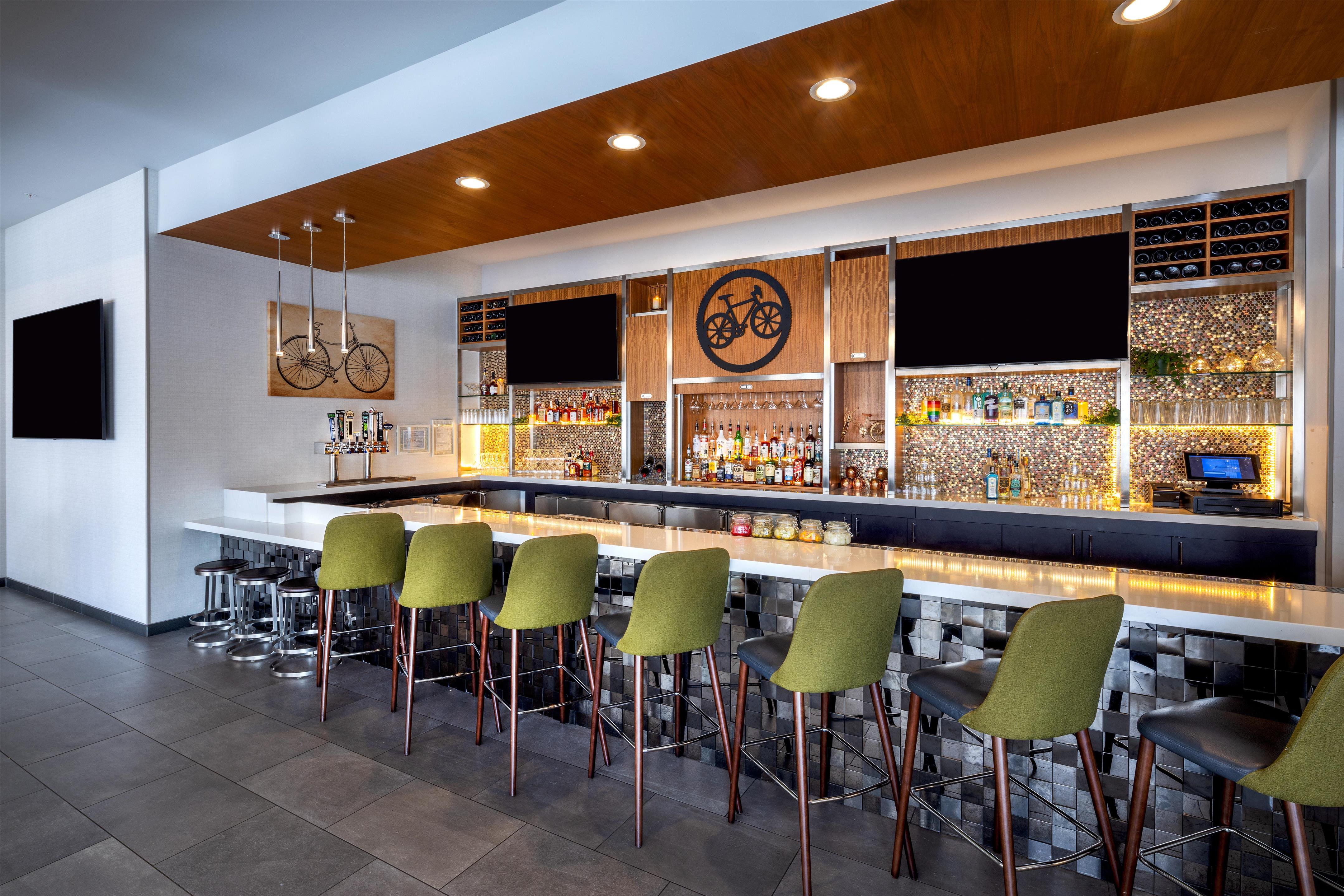 BarLounge | Hilton Garden Inn Redmond Seattle