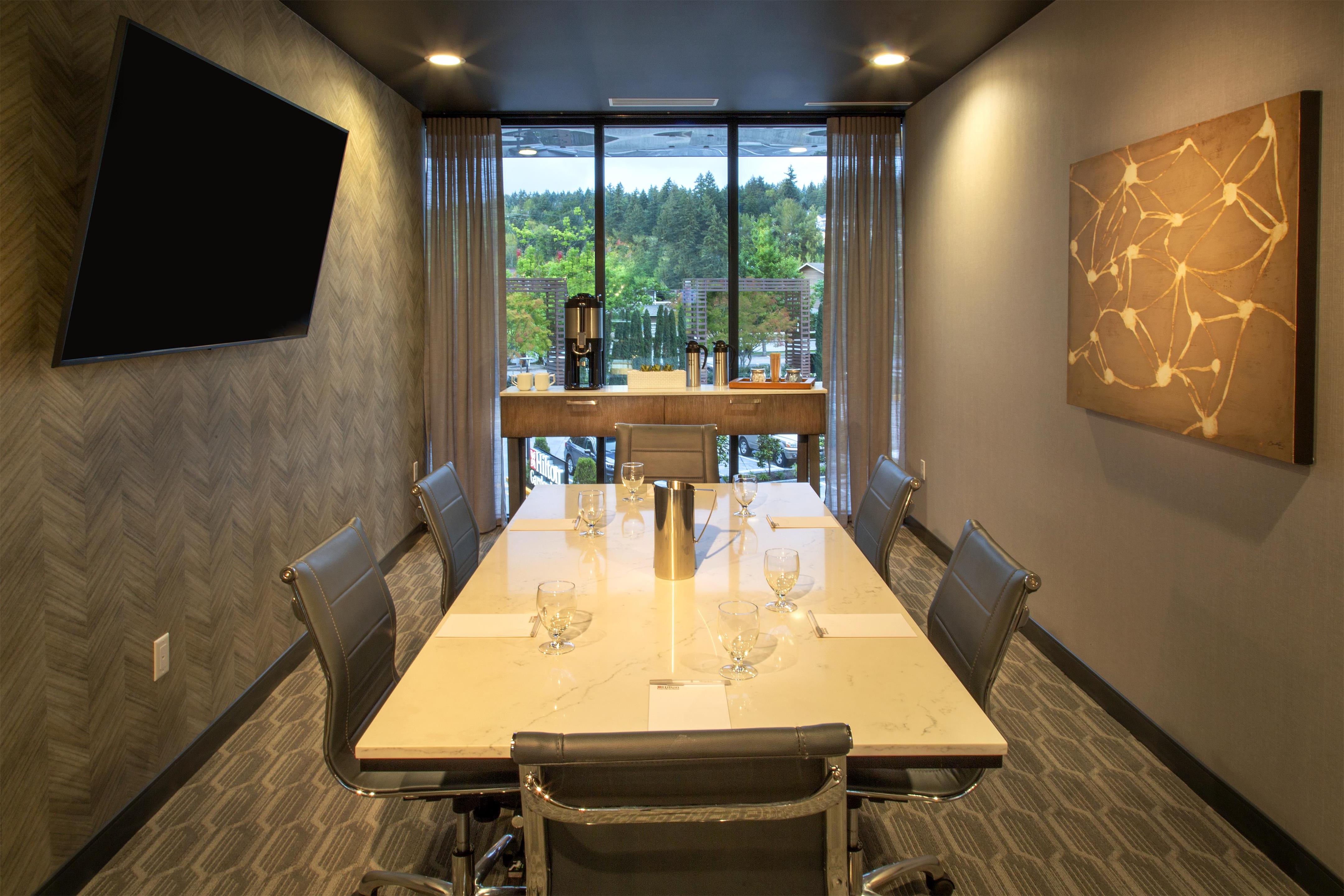 Meeting Room | Hilton Garden Inn Redmond Seattle