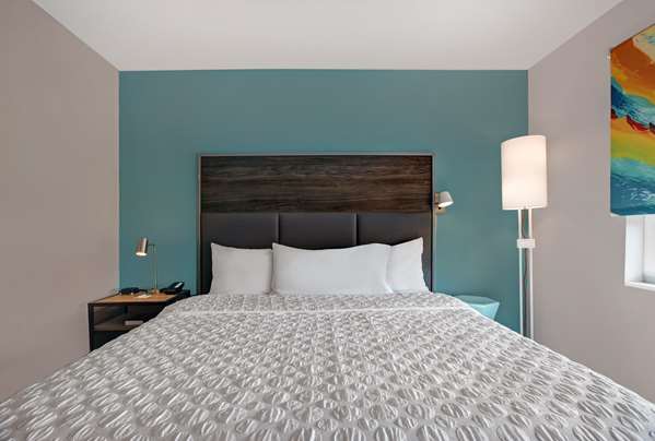  - Tru by Hilton West Knoxville - I-40 & I-75, Exit 374