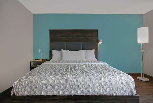  - Tru by Hilton West Knoxville - I-40 & I-75, Exit 374