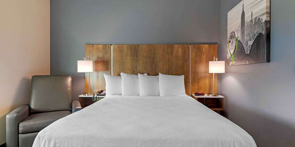 EXTENDED STAY AMERICA PREM STE-guestroom-Guest Room,On-Site.jpg