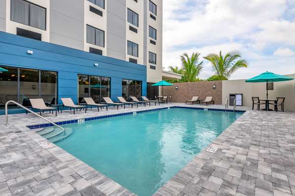 Pool - Comfort Suites Stuart