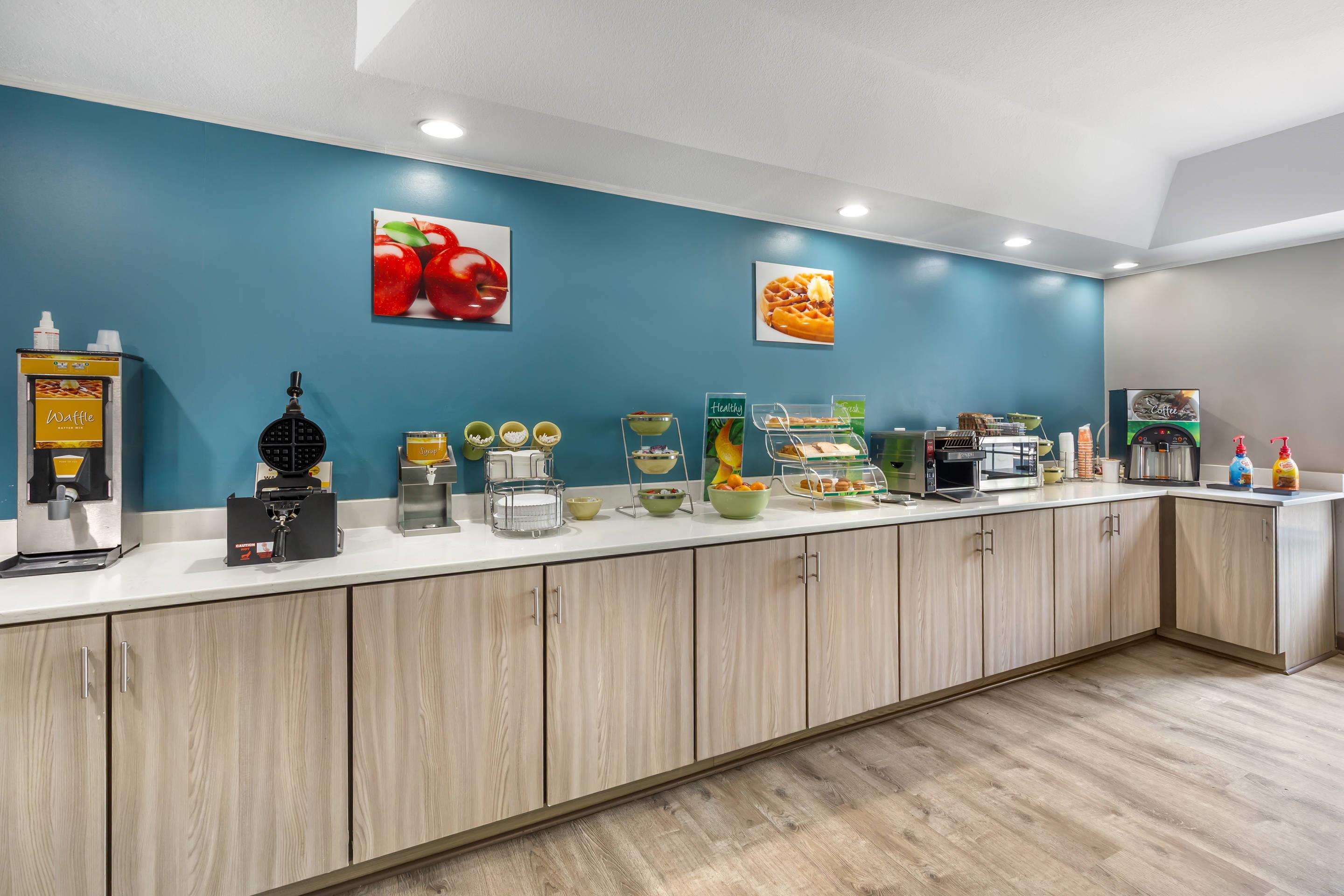 Breakfast area | Quality Inn Wilmington