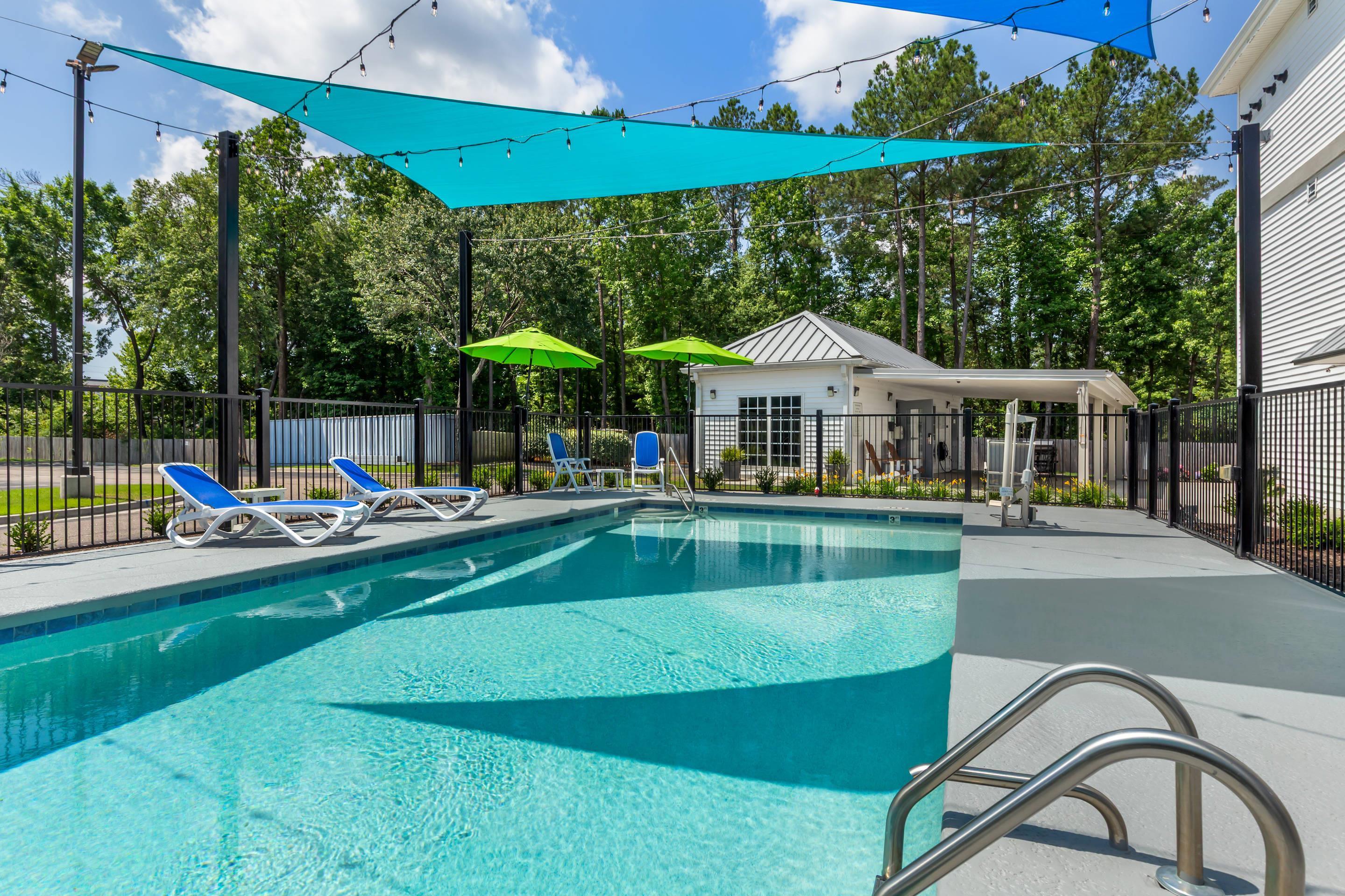 Outdoor pool | Quality Inn Wilmington