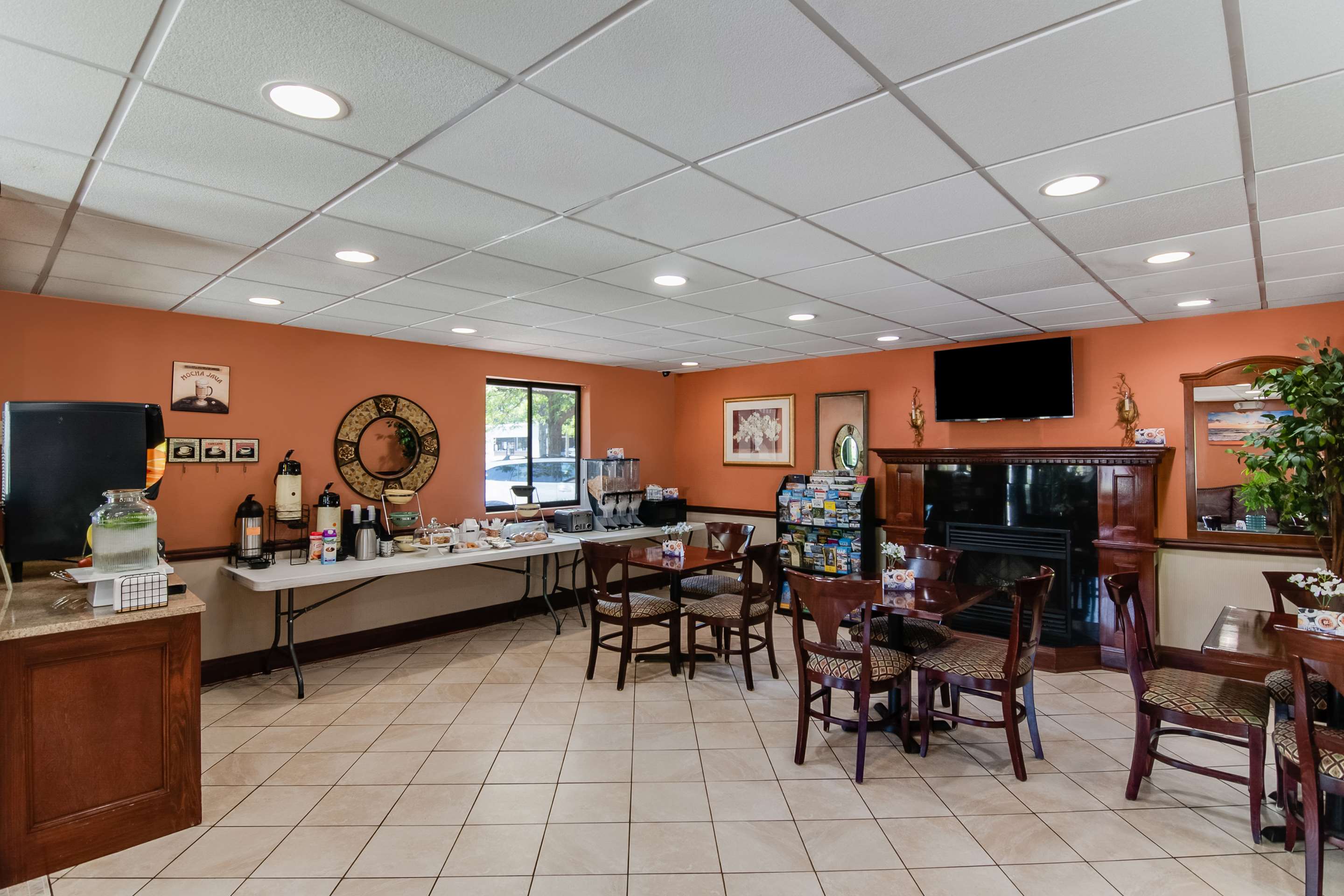 CT BreakfastArea