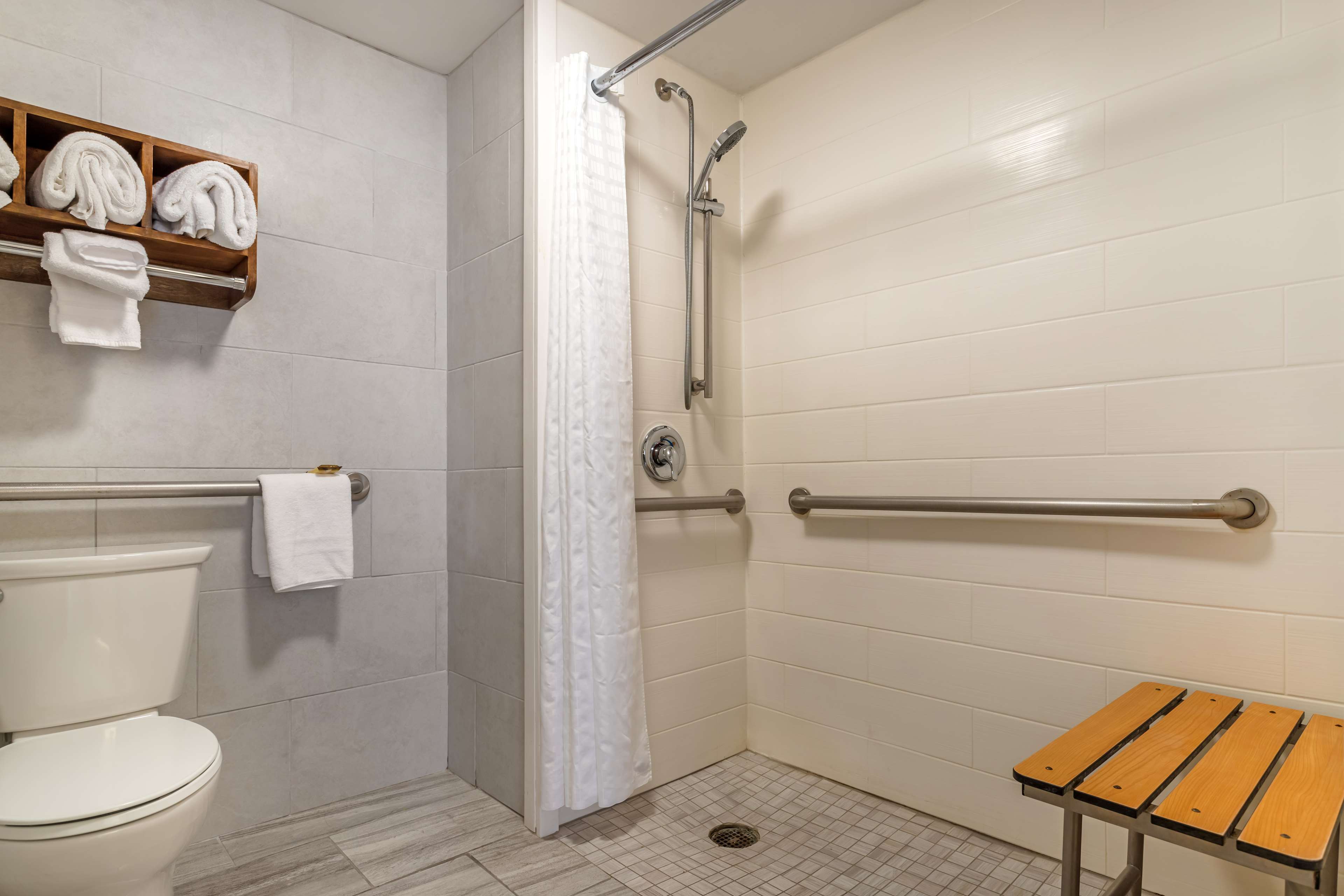 Best Western Plus Houston Energy Corridor Room Type - Accessible - 1 King, Mobility Accessible, Roll In Shower, Desk, Microwave And Refrigerator, Non-Smok