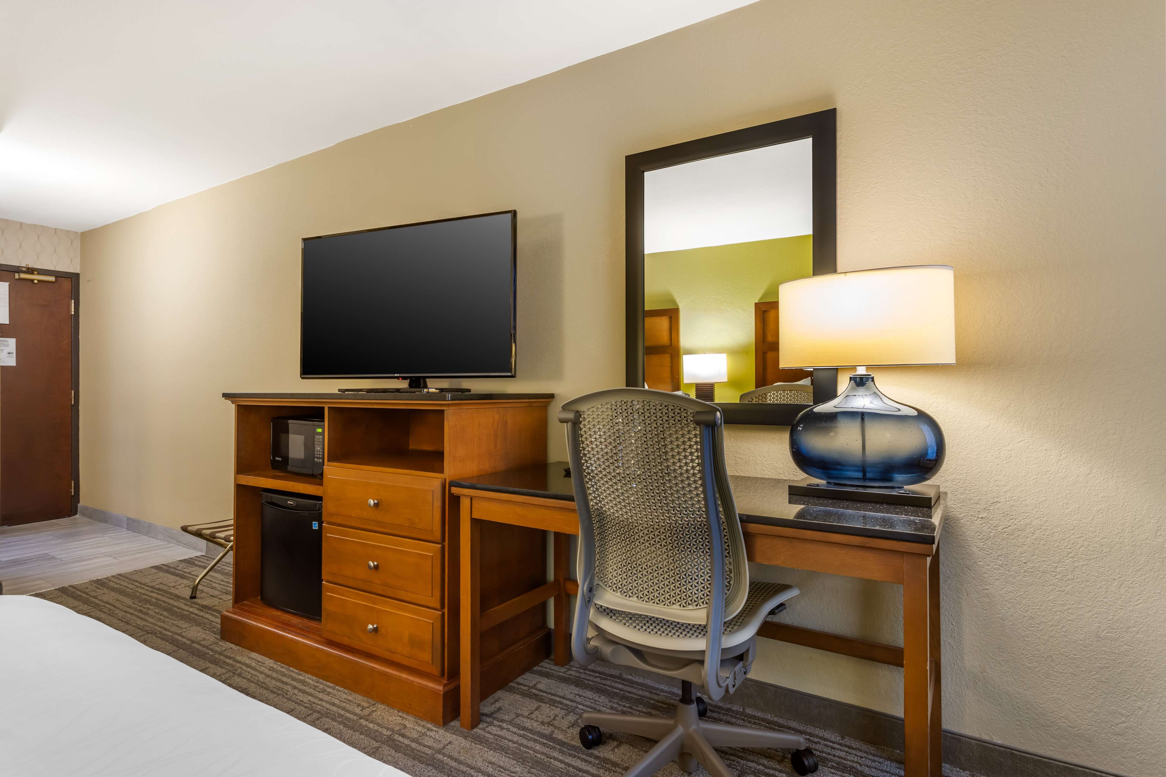 Best Western Plus Houston Energy Corridor Room Type - 2 Queen Beds, Non-Smoking, High Speed Internet Access, Microwave And Refrigerator, Desk, Flat Screen