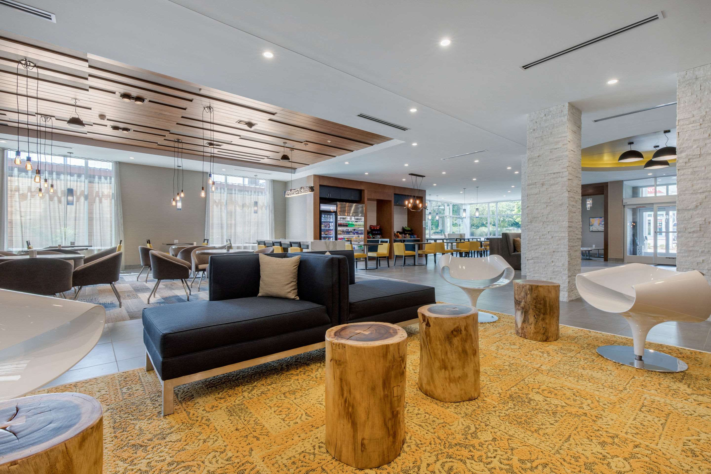 Hotel lobby | DoubleTree by Hilton Summerville Nexton