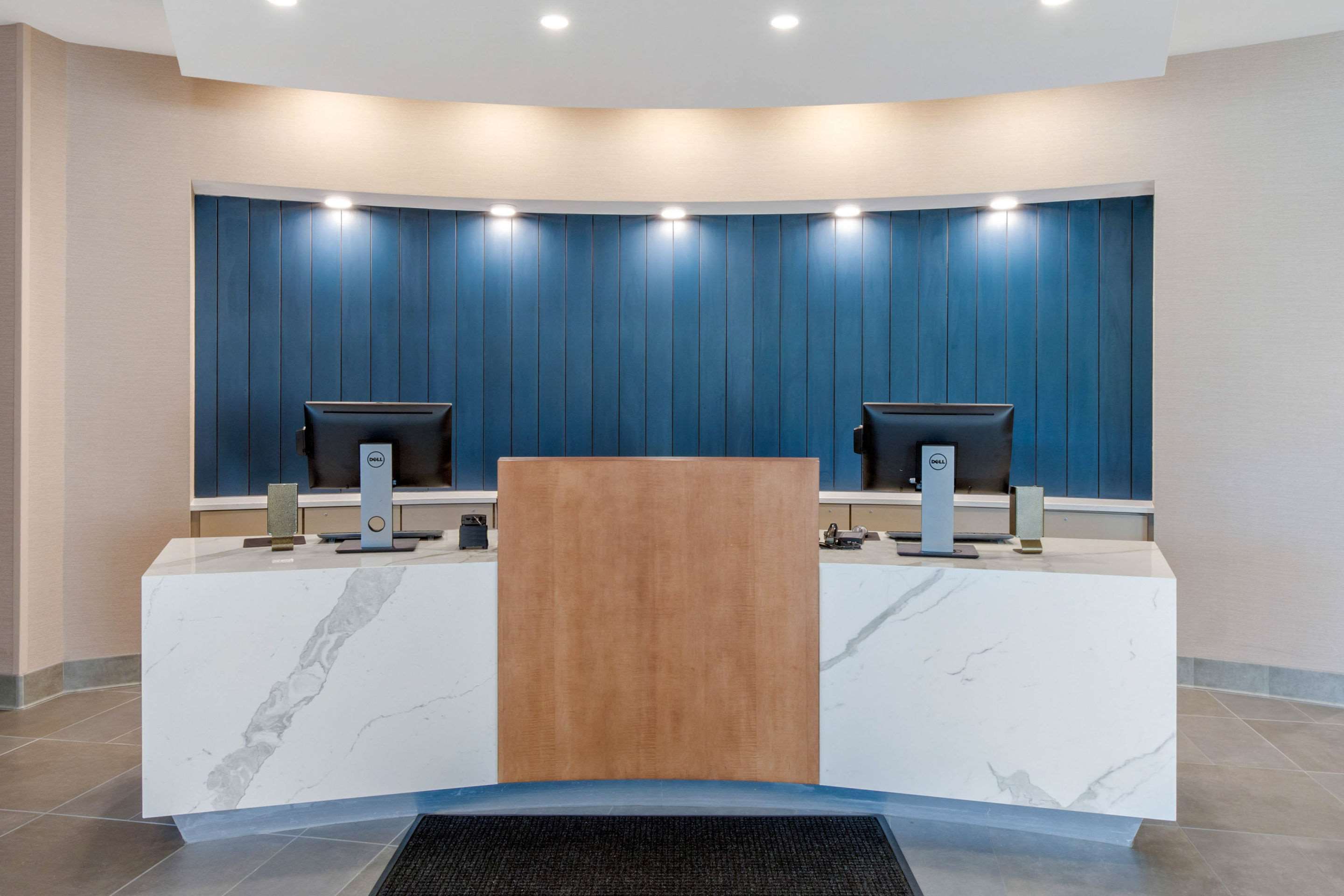 Hotel lobby | DoubleTree by Hilton Summerville Nexton