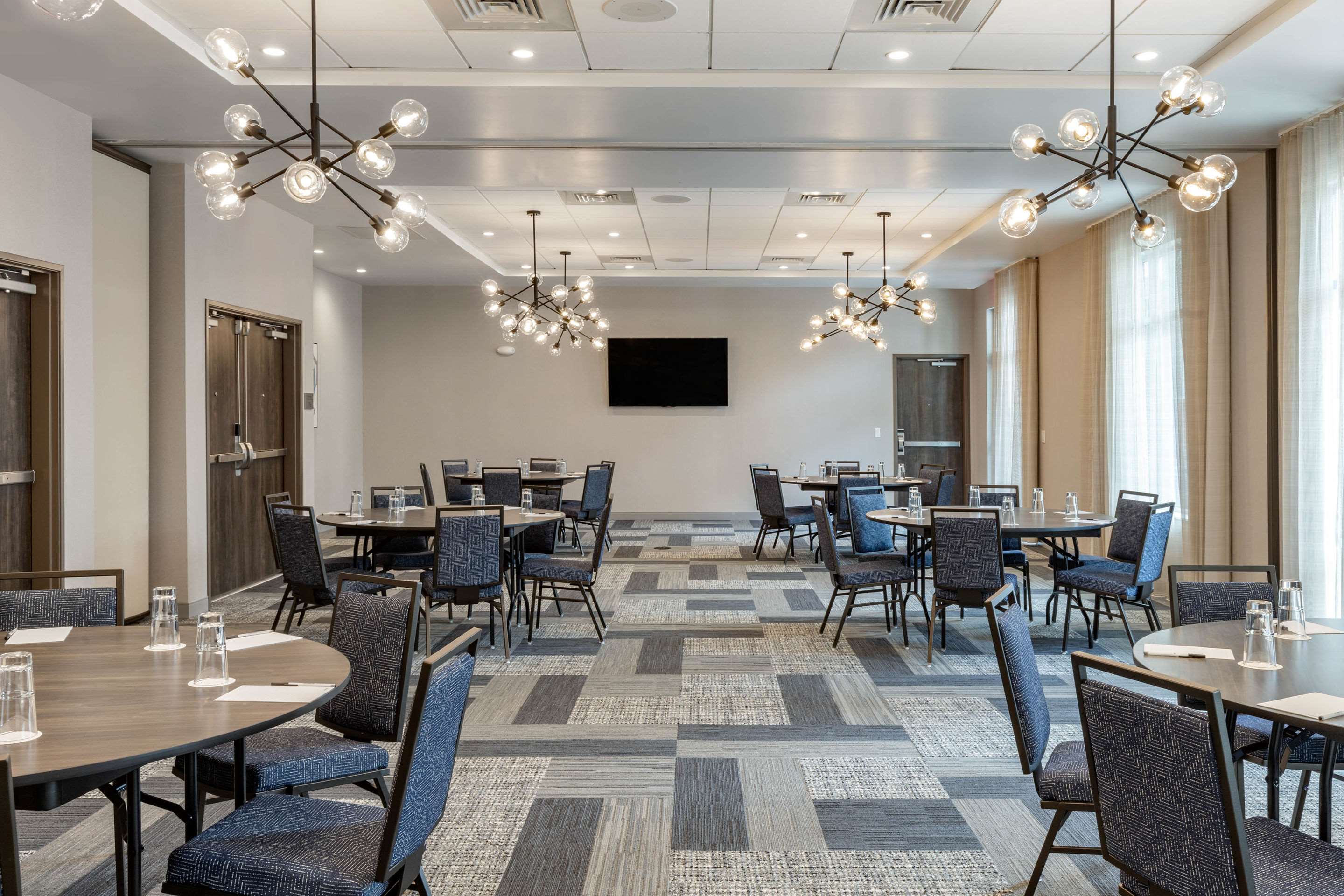 Large space for receptions, parties, anniversaries, and business | DoubleTree by Hilton Summerville Nexton