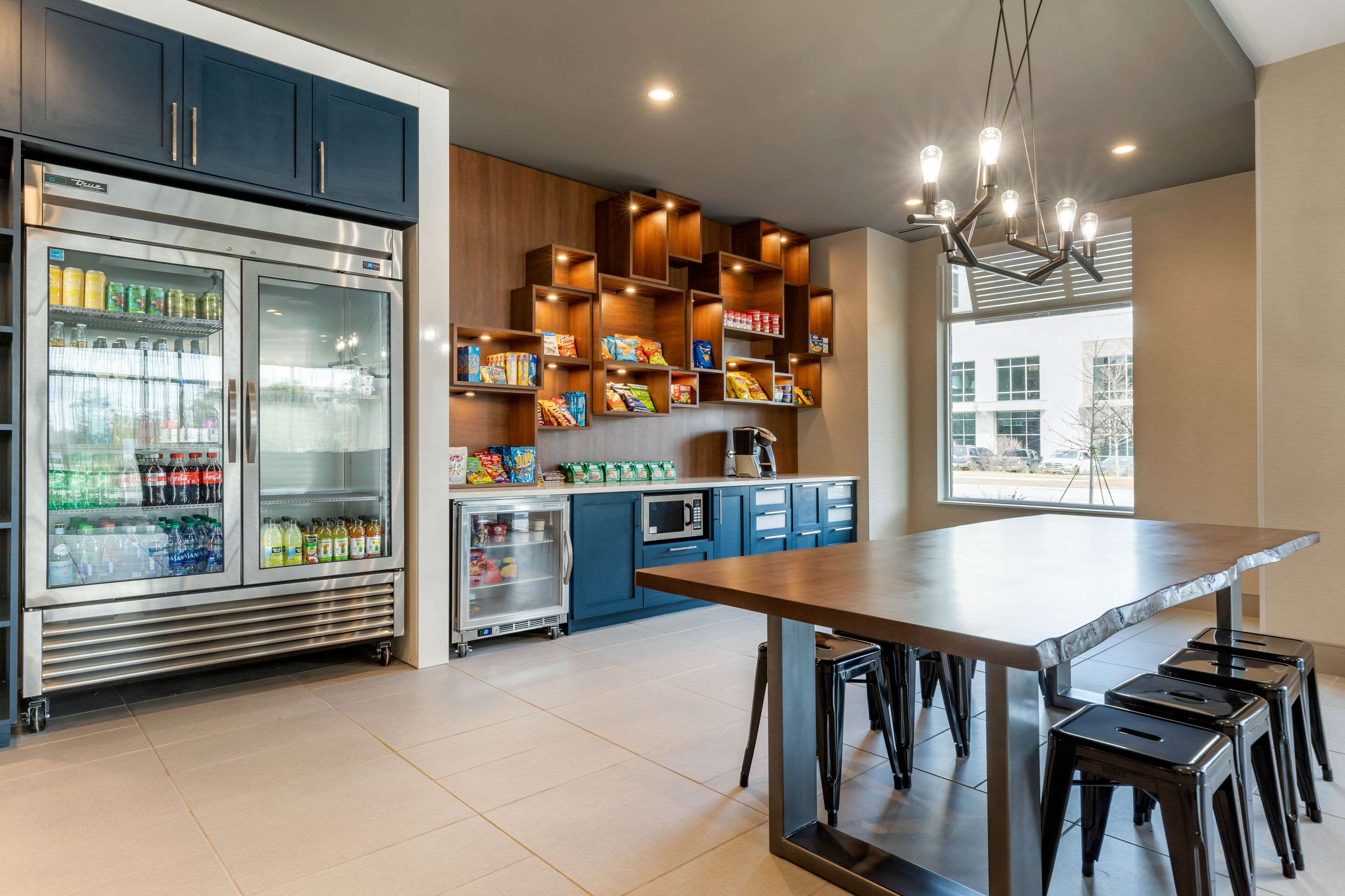 Hotel marketplace | DoubleTree by Hilton Summerville Nexton