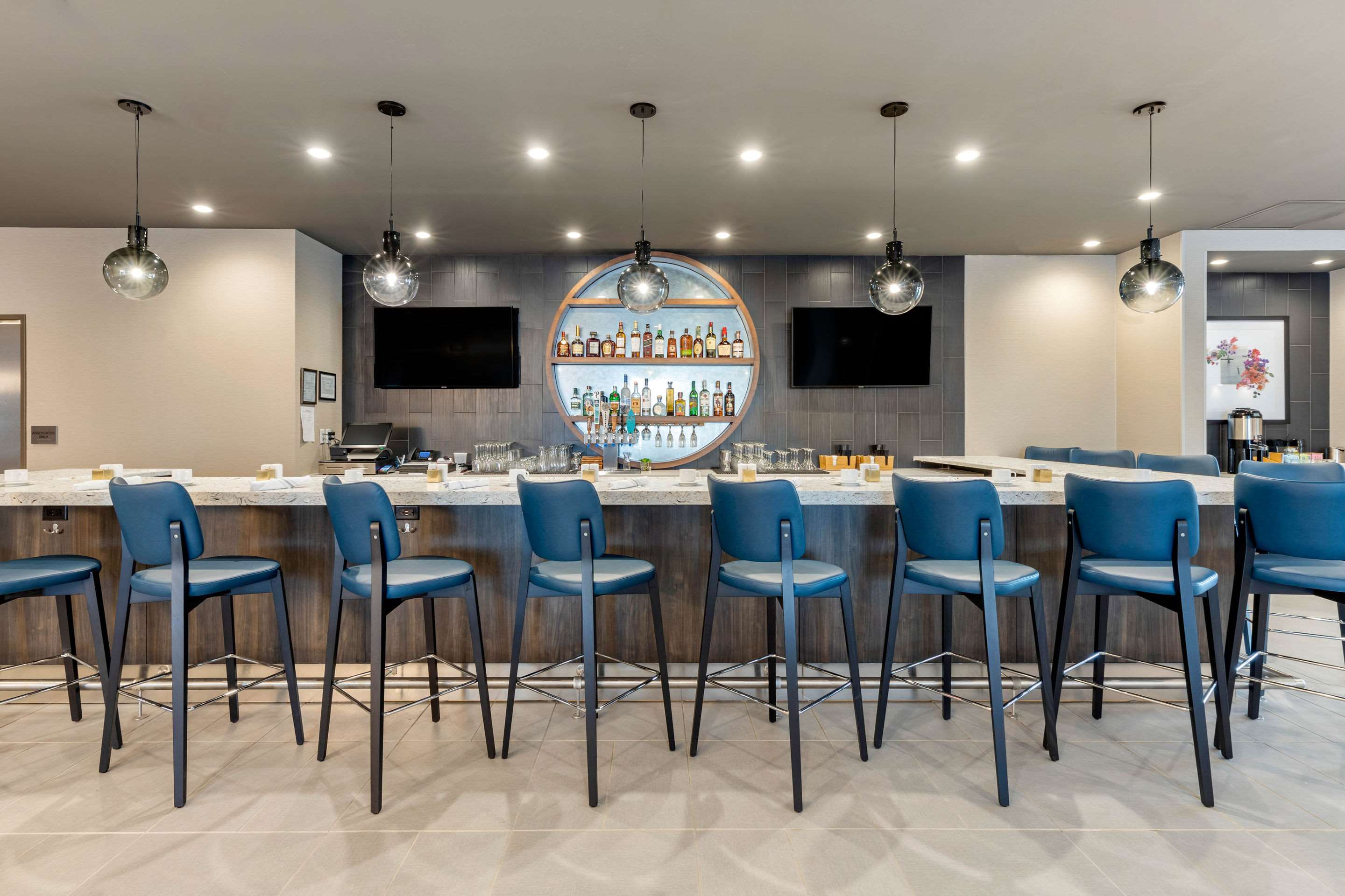 Hotel bar | DoubleTree by Hilton Summerville Nexton