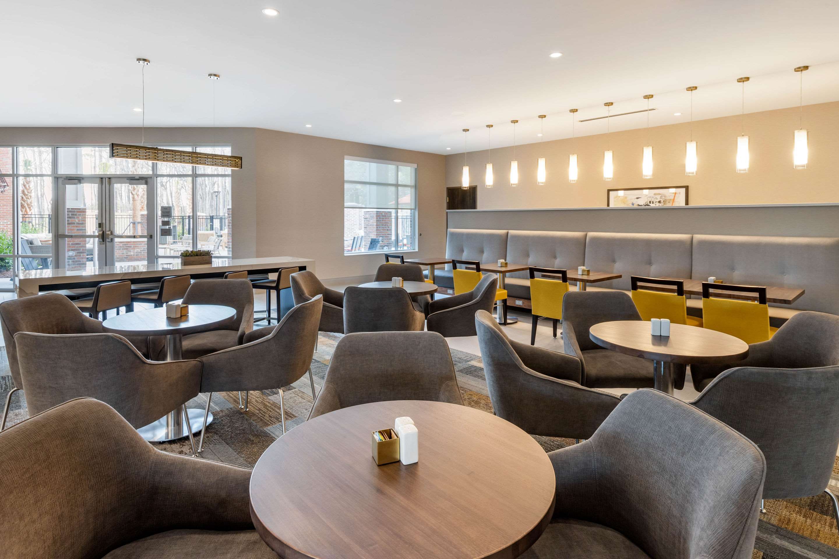 On-site restaurant | DoubleTree by Hilton Summerville Nexton