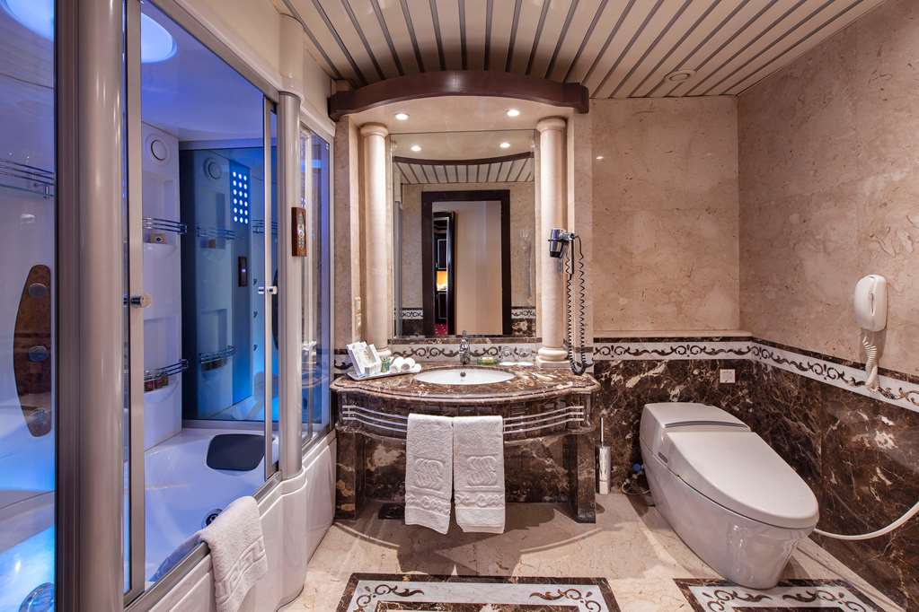 Sonesta St George Hotel Luxor-guestroom-Guest Room,Bathroom,On-Site.jpg
