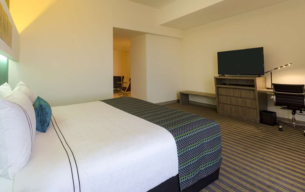 Sonesta Hotel Arequipa-guestroom-Guest Room,Suite,On-Site.jpg