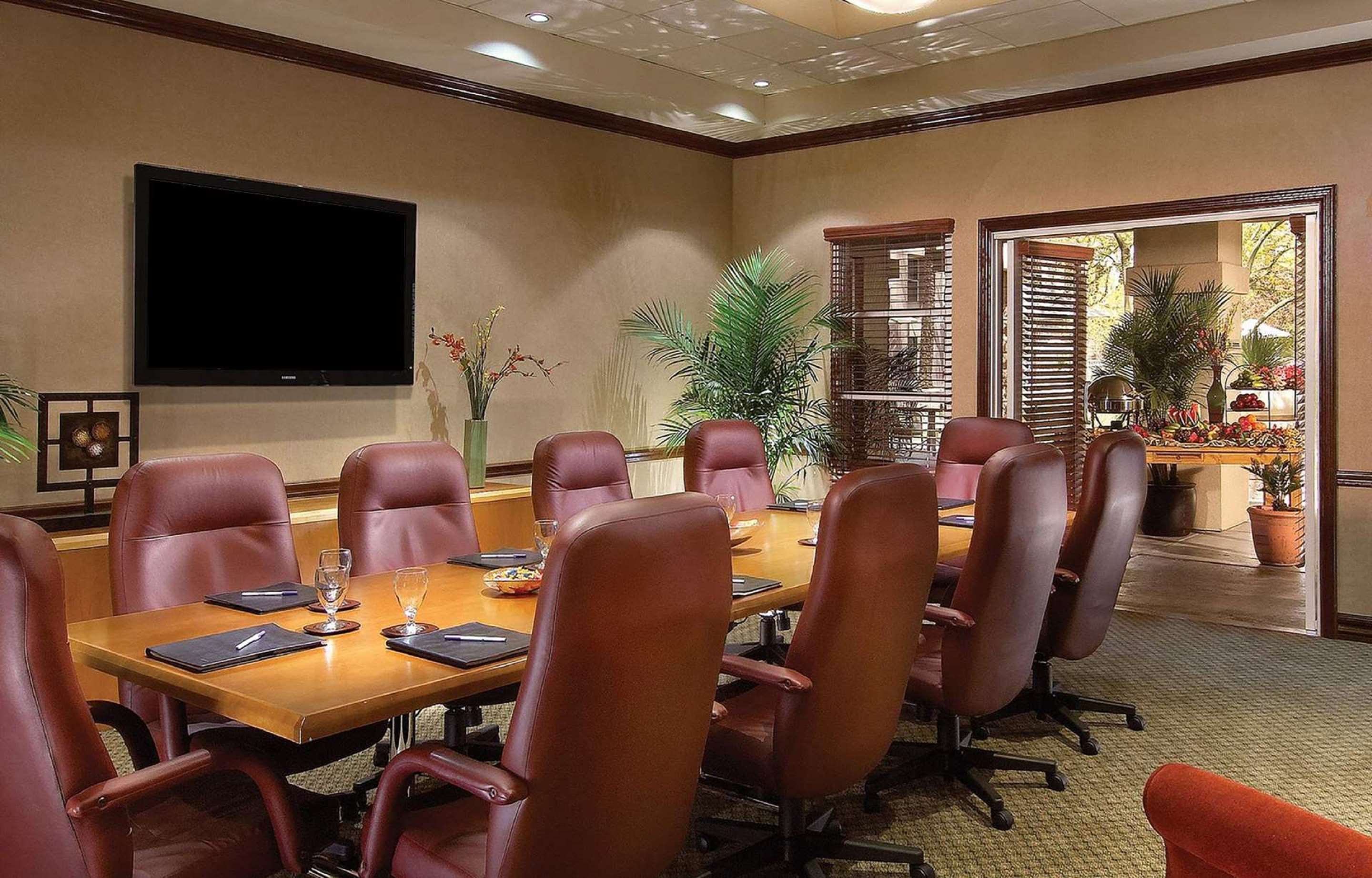 Executive Boardroom | Sonesta Suites Scottsdale Gainey Ranch