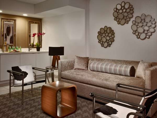 Suite - Sonesta Hotel Downtown Philadelphia - I-76, Exit 345