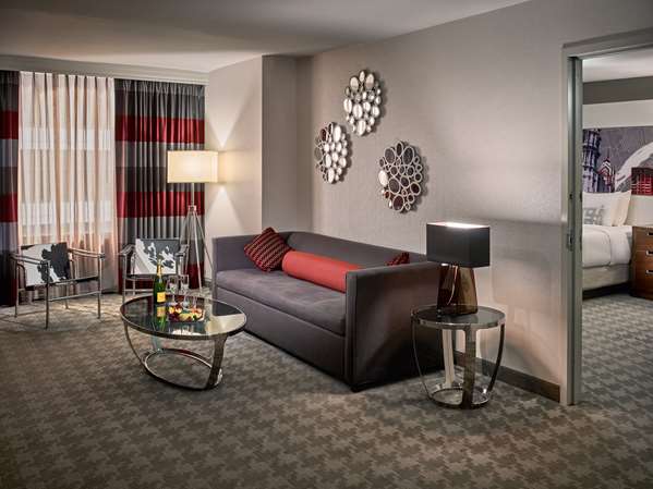 Suite - Sonesta Hotel Downtown Philadelphia - I-76, Exit 345