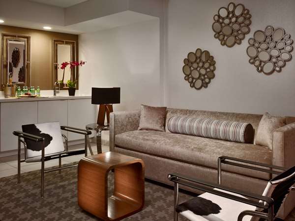 Suite - Sonesta Hotel Downtown Philadelphia - I-76, Exit 345