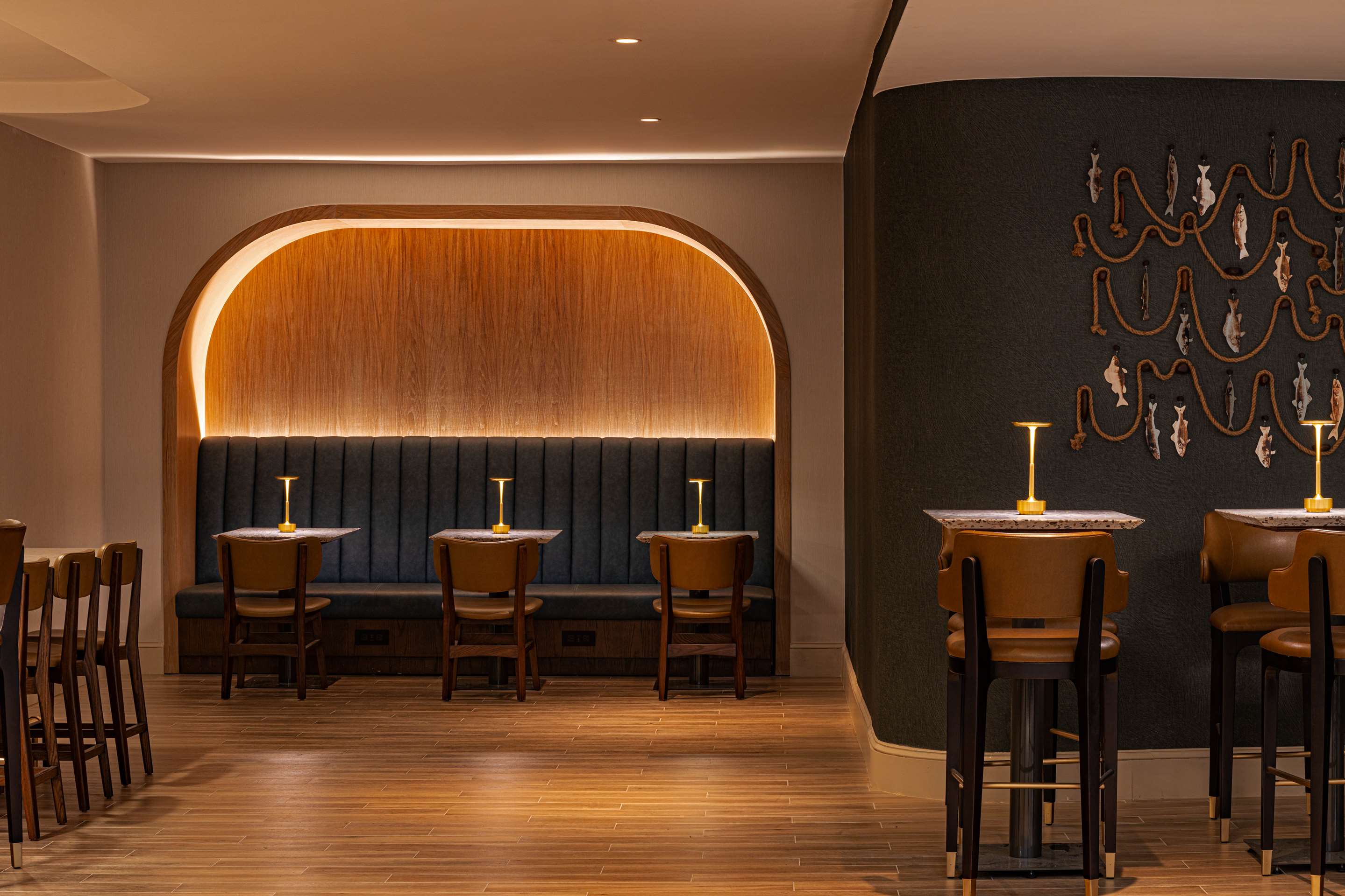 SHR HiltonHeadIsland Dining DriftwoodRumBar Seating | Sonesta Resort Hilton Head Island