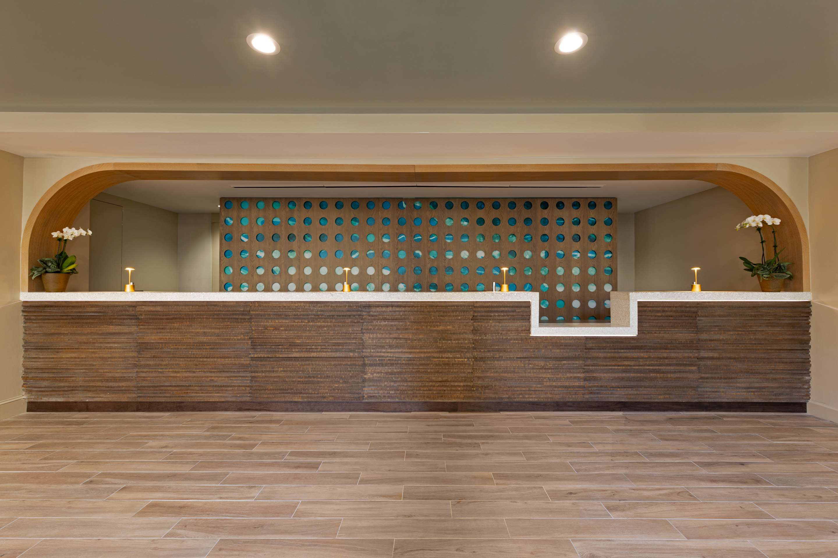 SHR HiltonHeadIsland Lobby FrontDesk | Sonesta Resort Hilton Head Island