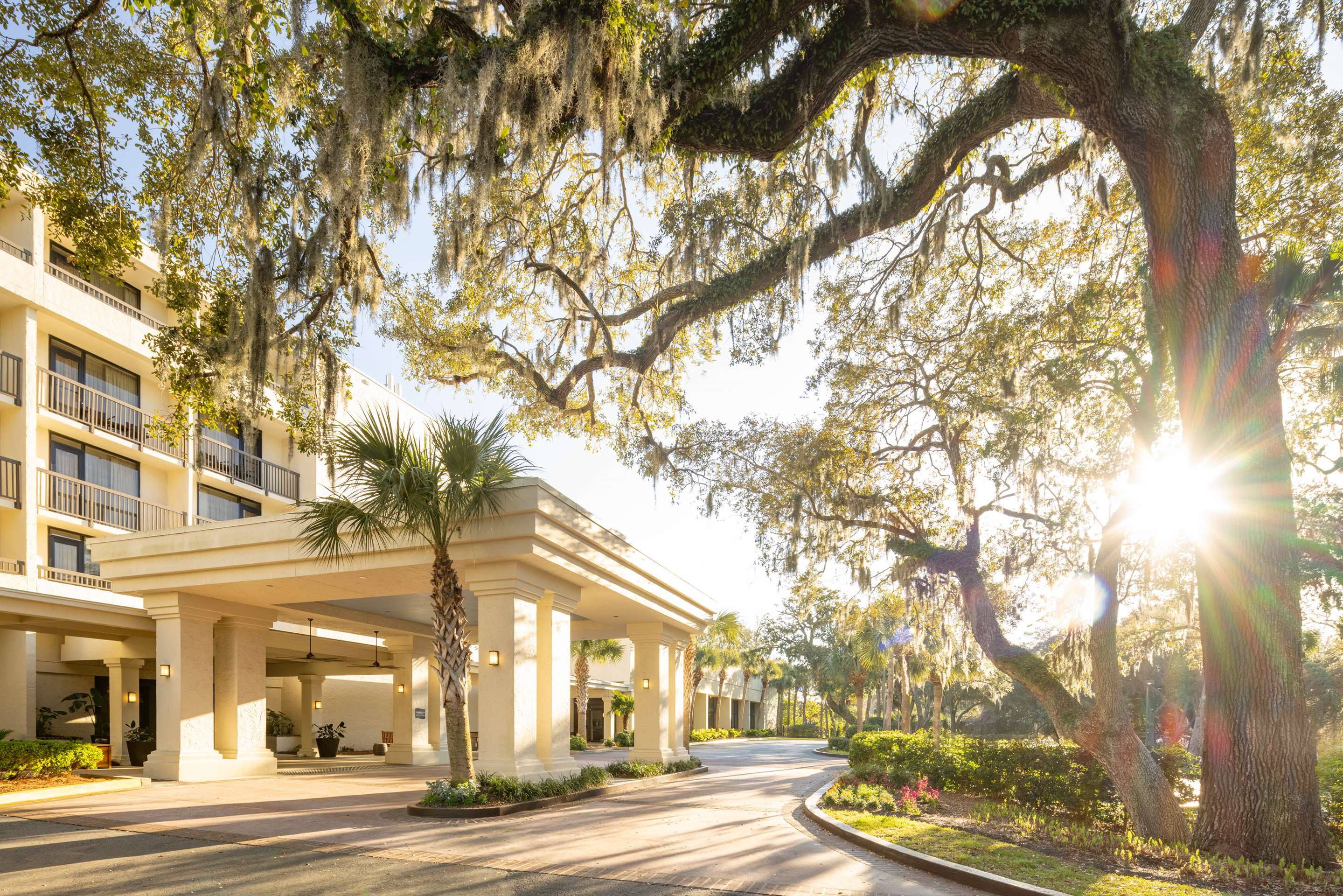 SHR HiltonHeadIsland Exterior Entrance | Sonesta Resort Hilton Head Island