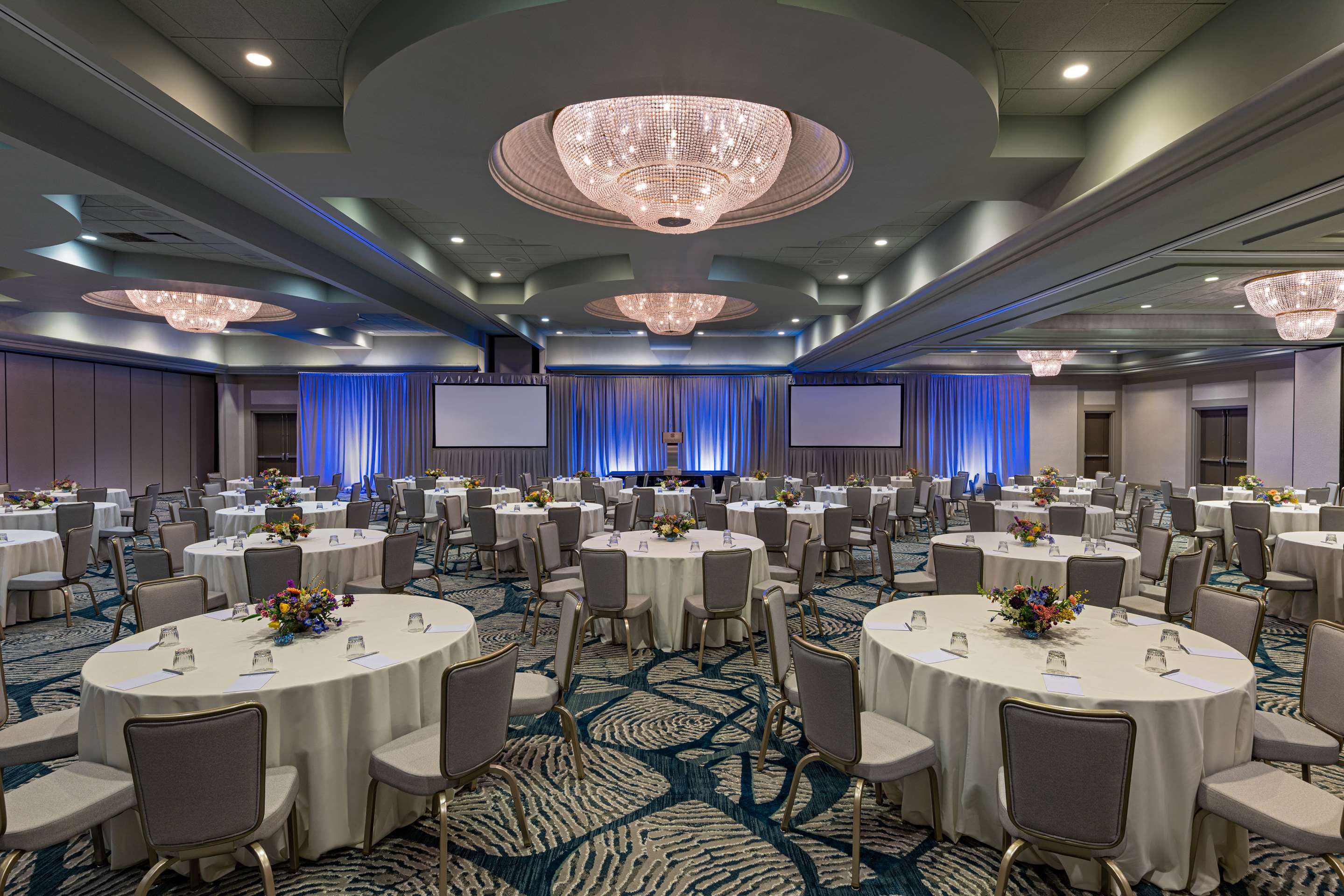 SHR HiltonHeadIsland Meetings SanteeBallroom BanquetRounds | Sonesta Resort Hilton Head Island