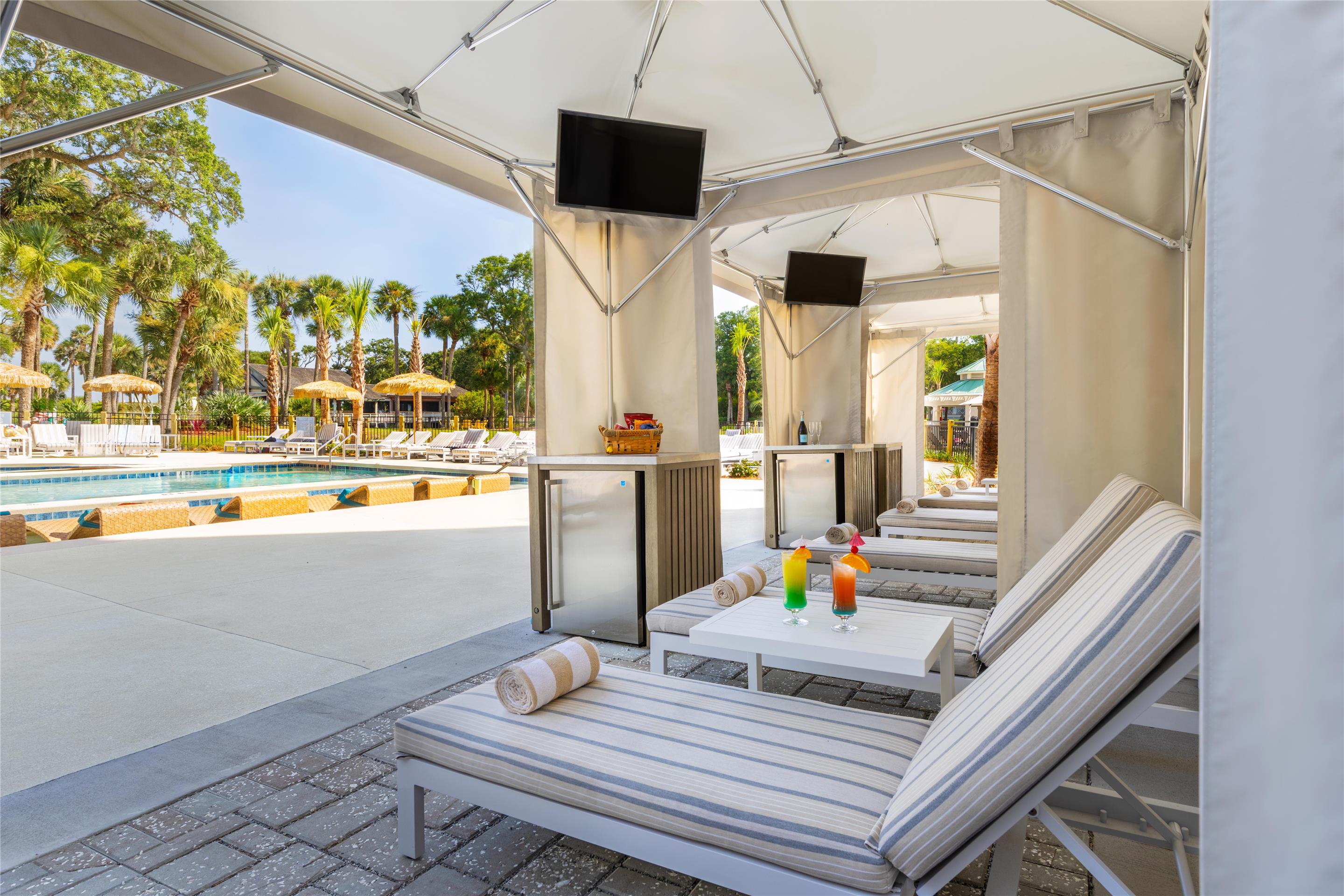 SHR HiltonHeadIsland Amenity RelaxationPool Cabanas | Sonesta Resort Hilton Head Island
