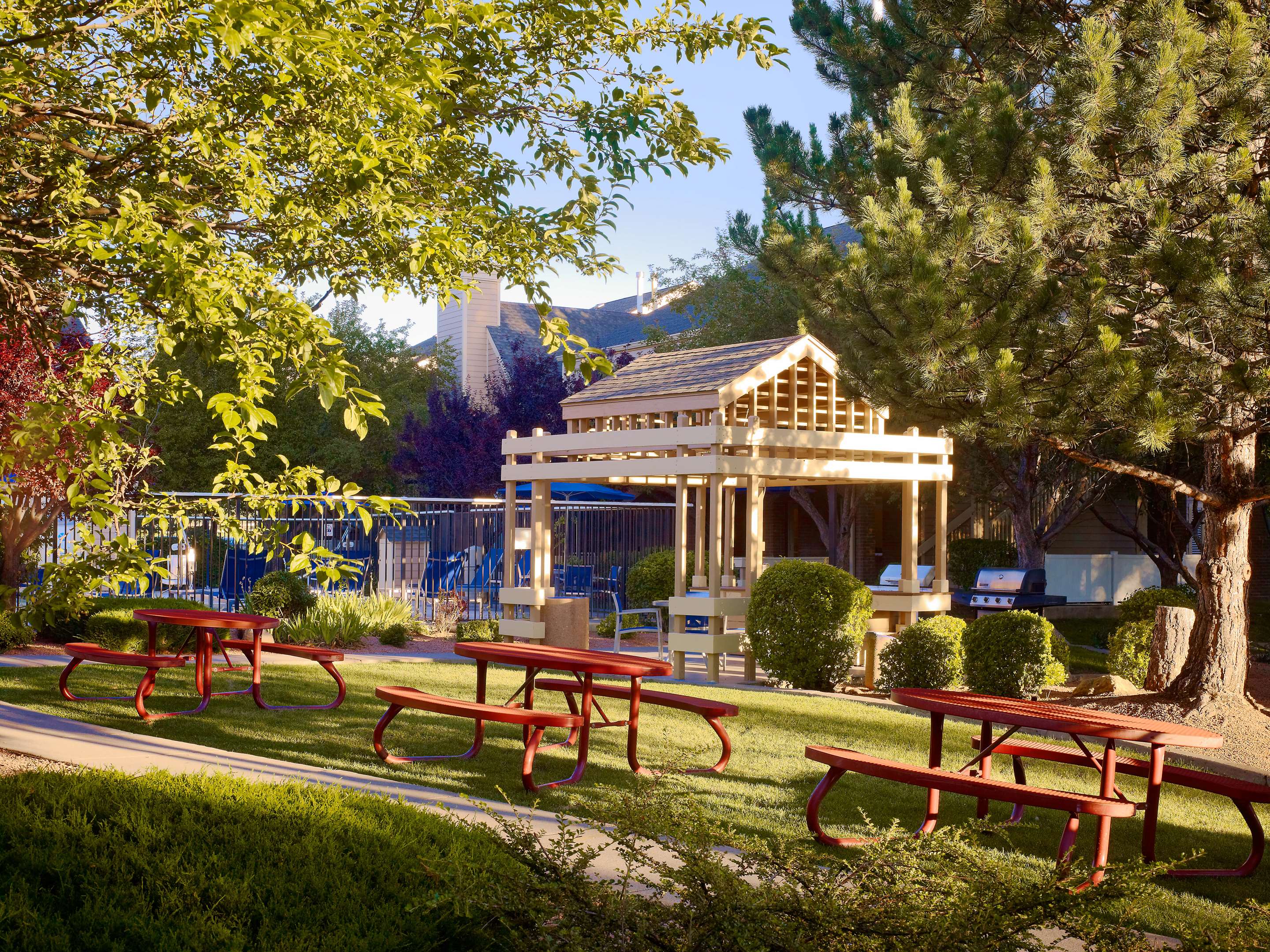 Outdoor Picnic Tables & BBQ | Sonesta ES Suites Flagstaff
