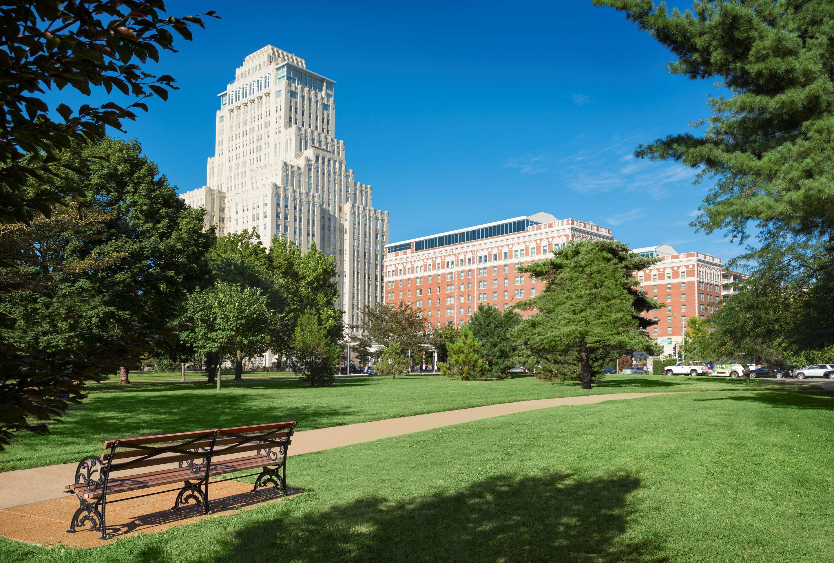 Exterior Hotel View | The Royal Sonesta Chase Park Plaza St. Louis