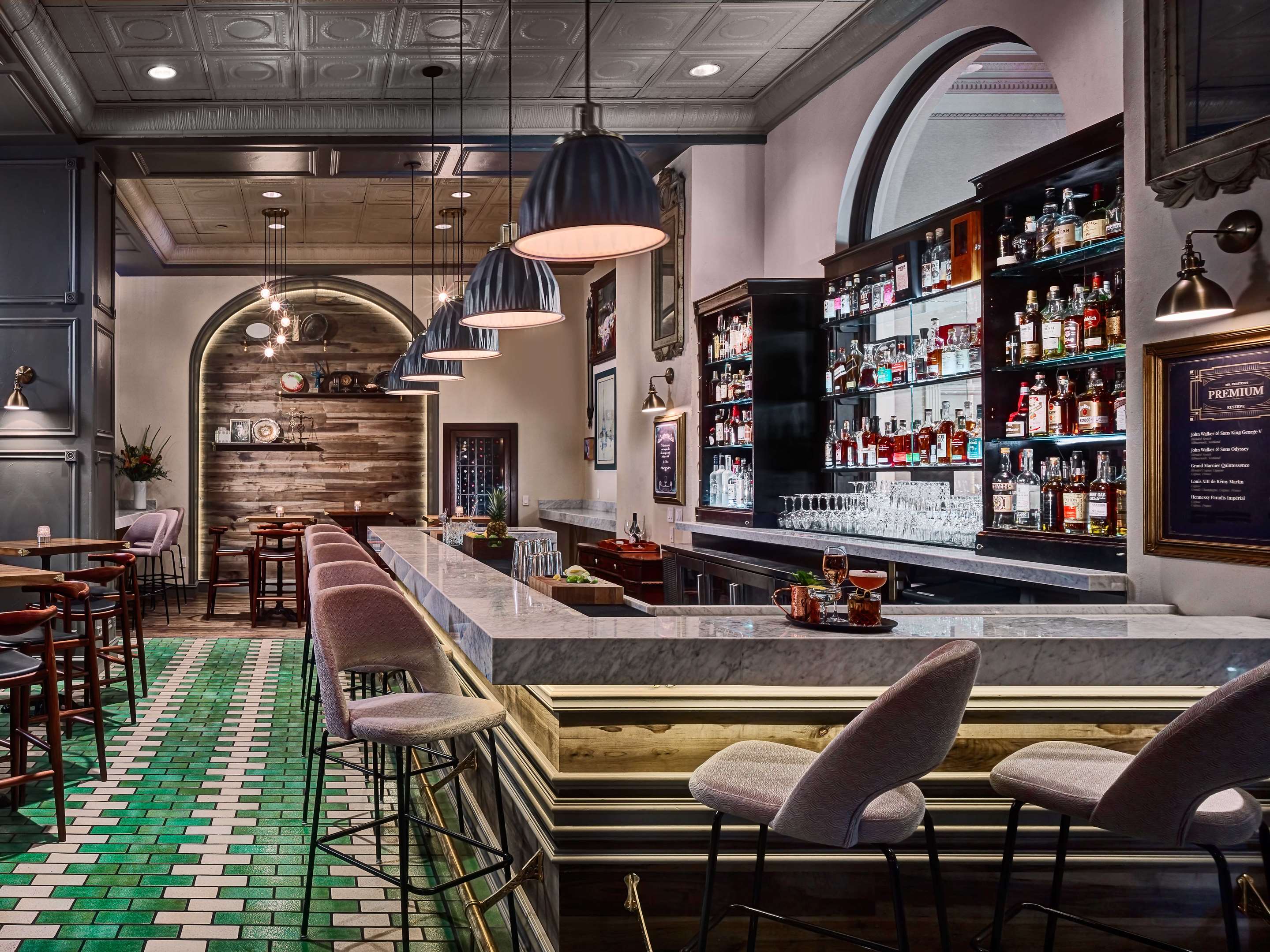 Outlet Preston Bar | The Royal Sonesta Chase Park Plaza St. Louis