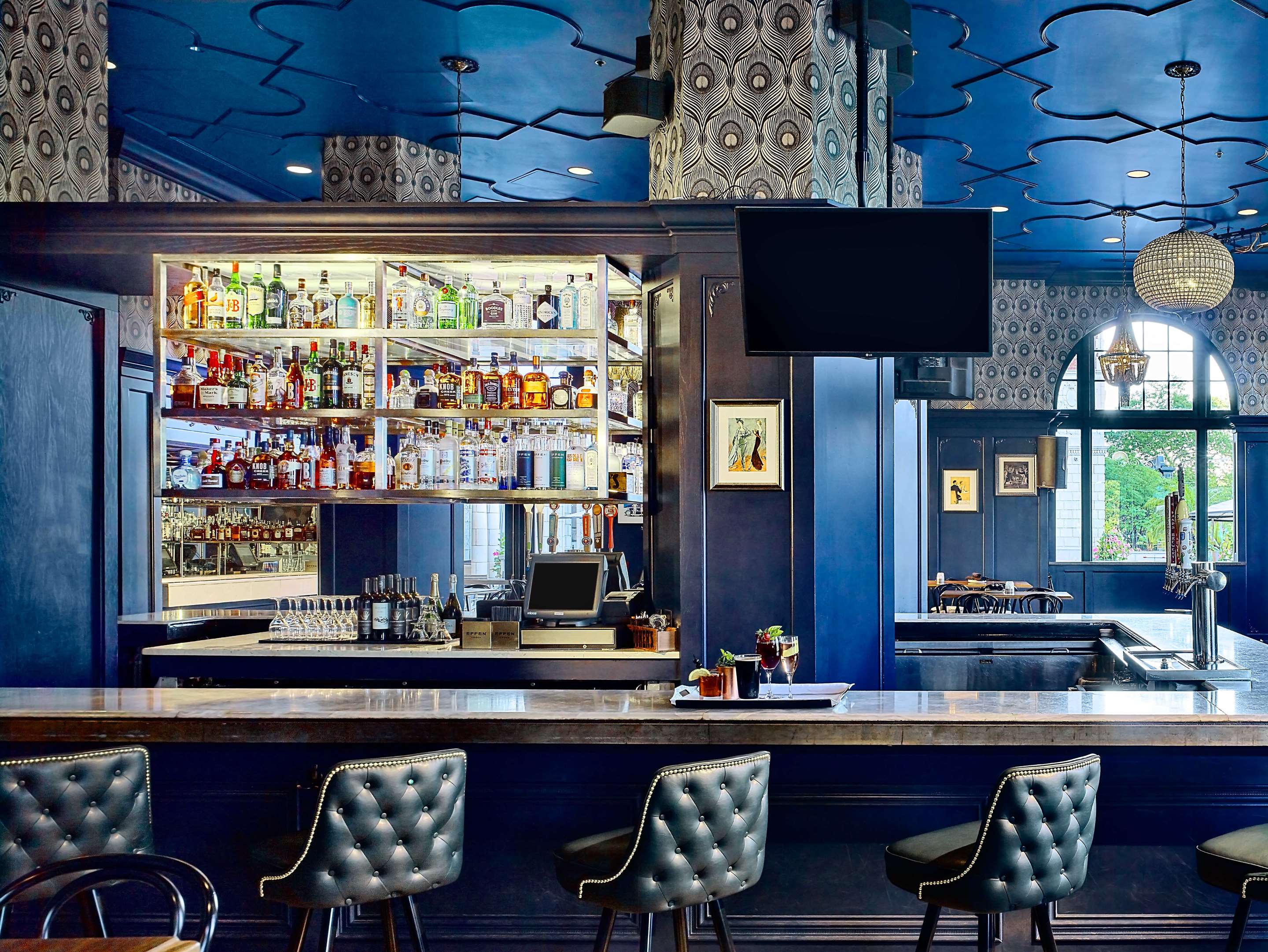 Outlet Chase Club Bar | The Royal Sonesta Chase Park Plaza St. Louis