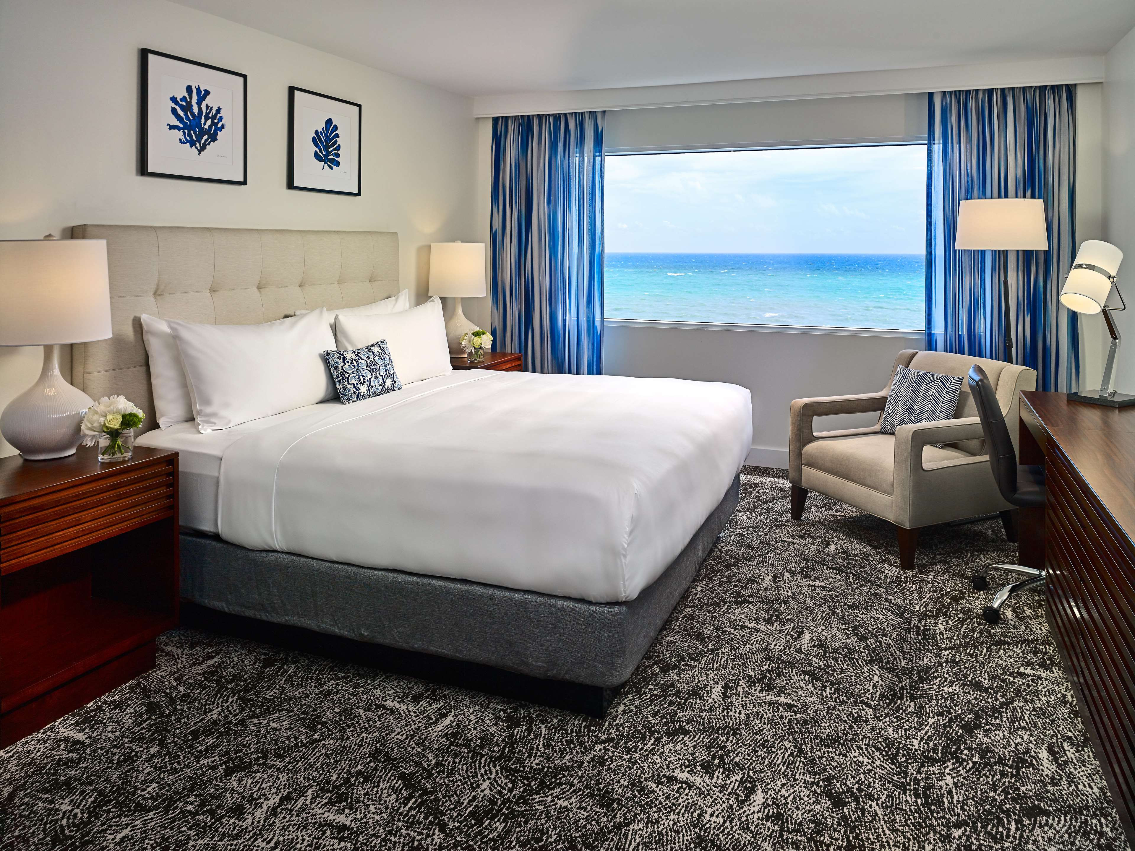 Superior Deluxe - King - Ocean View image