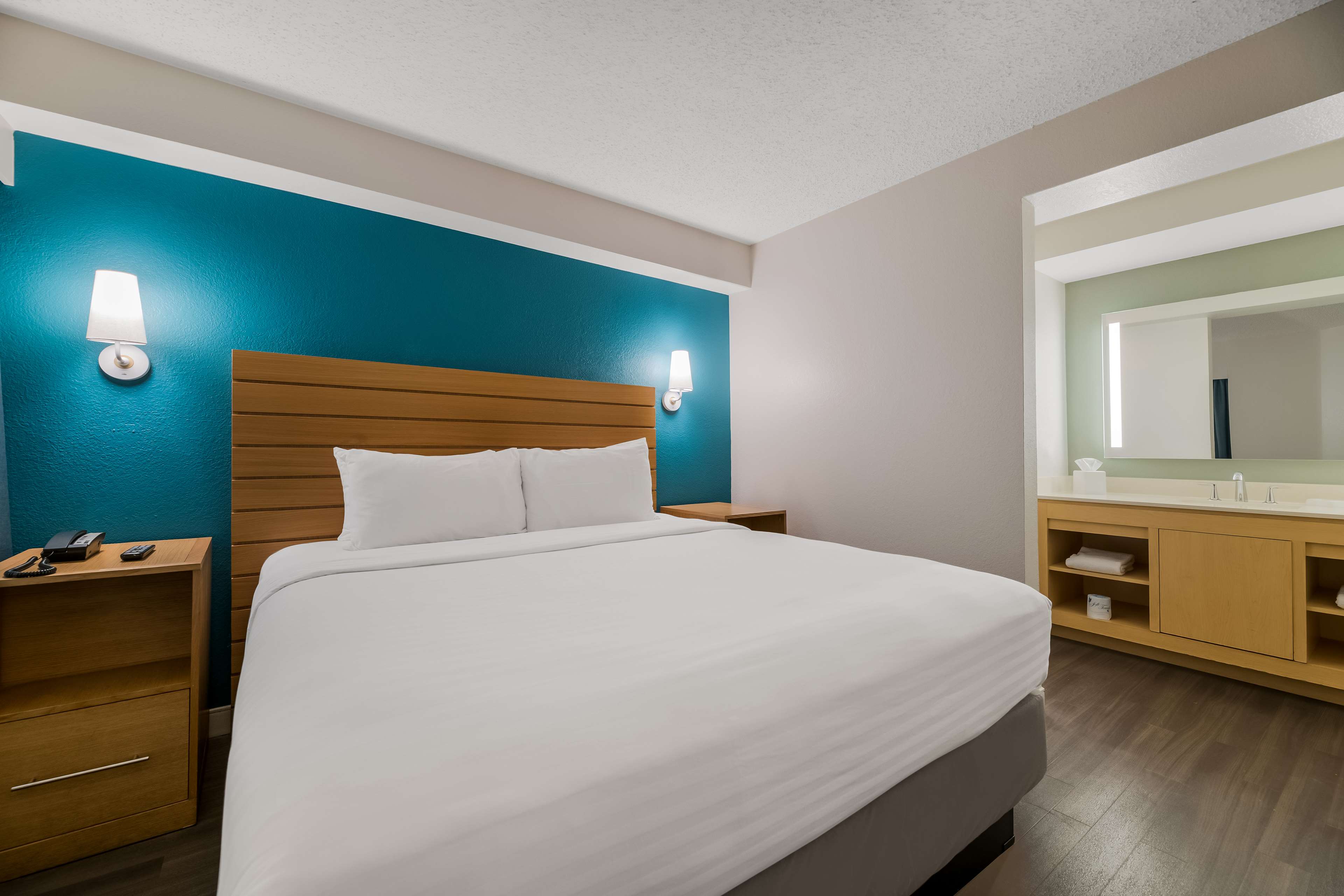 One Bedroom Suite - King image