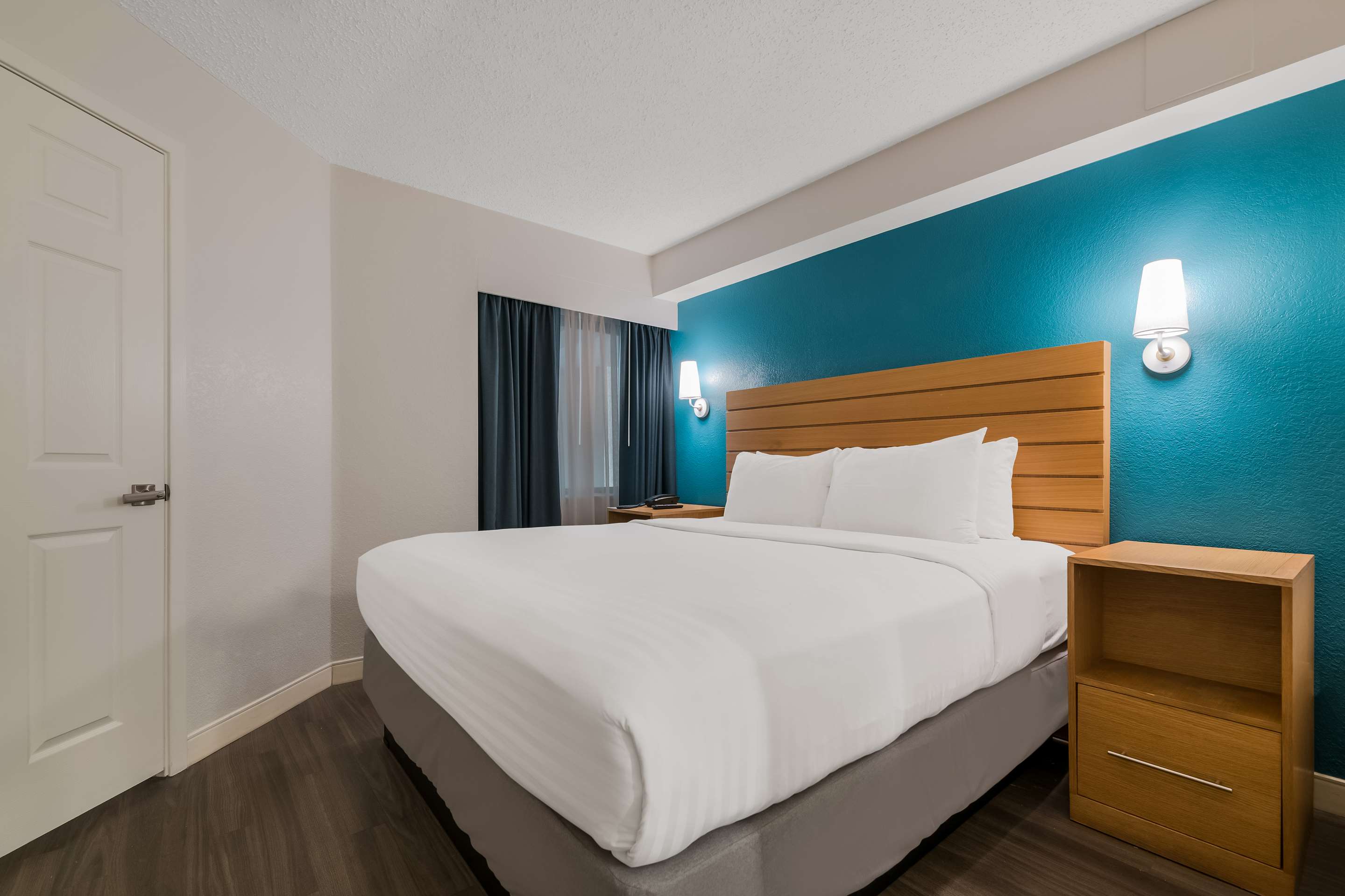 Queen Bedroom
