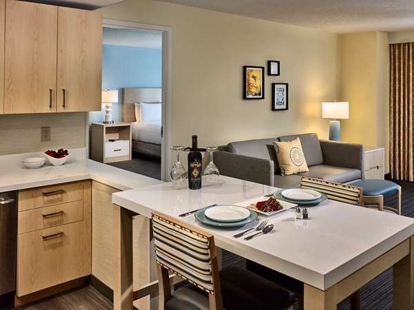 Suite - Sonesta ES Suites Downtown New Orleans