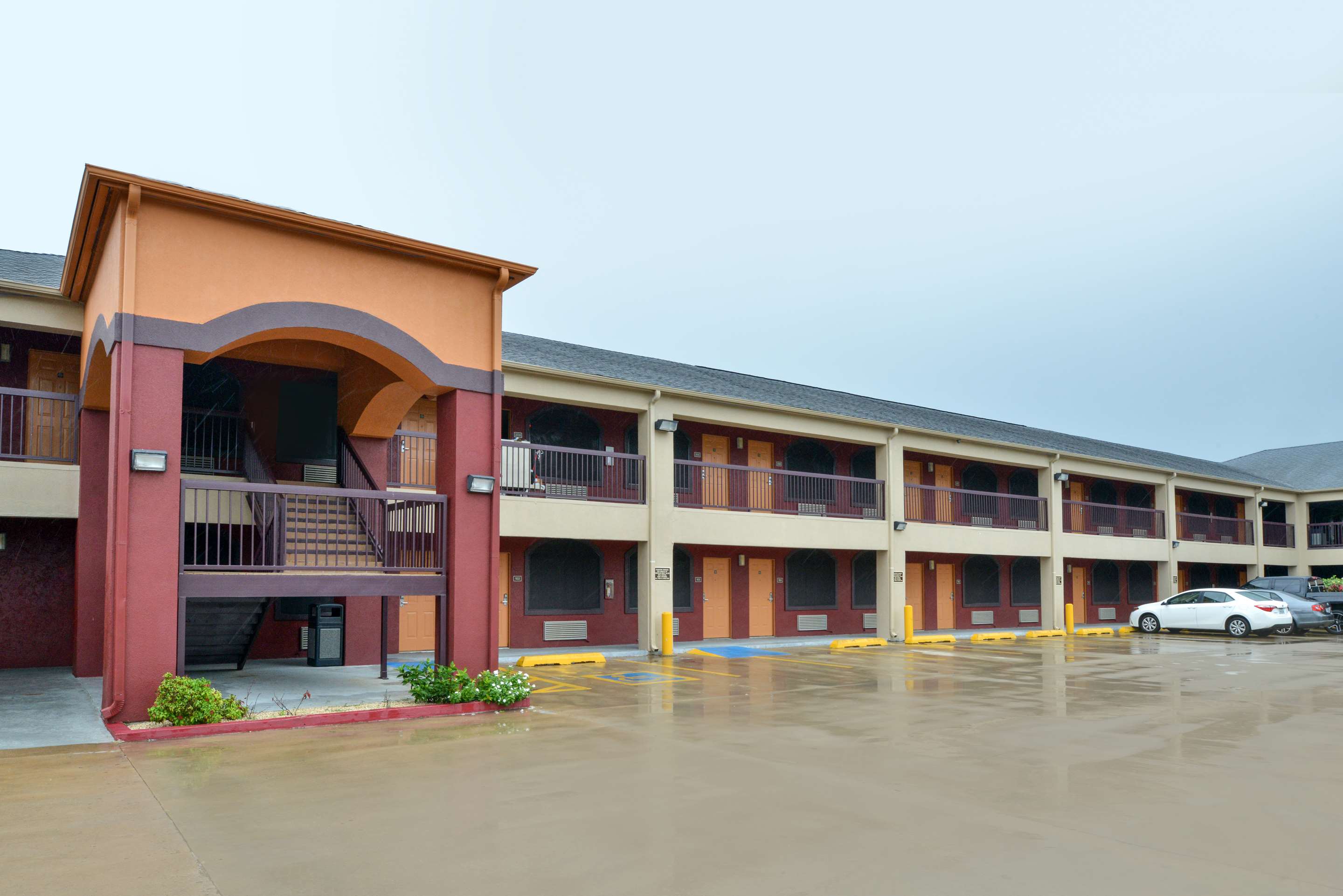 SideExterior | Americas Best Value Inn & Suites San Benito