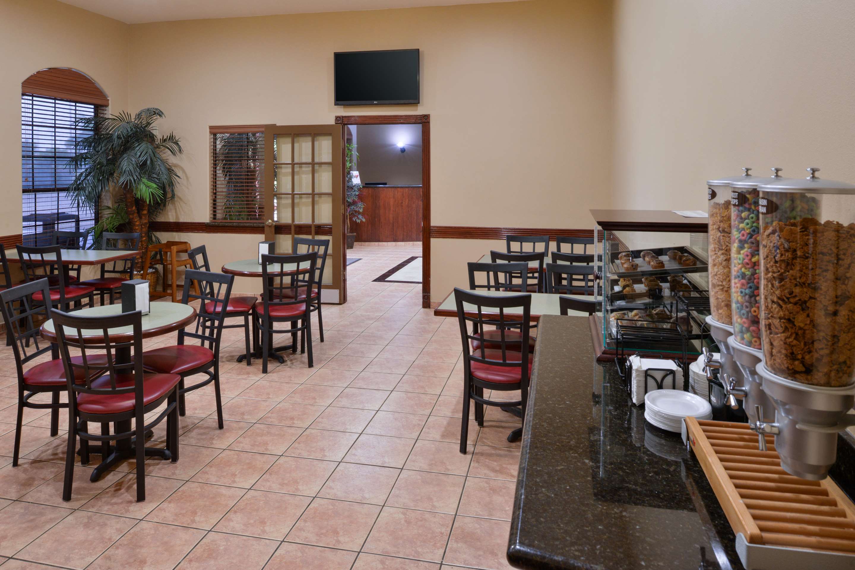 BreakfastArea | Americas Best Value Inn & Suites San Benito