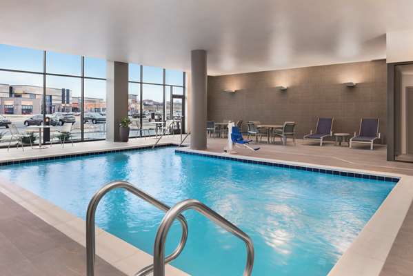 Pool - Hilton Garden Inn & Conference Center Brookfield - I-94, Exit 301