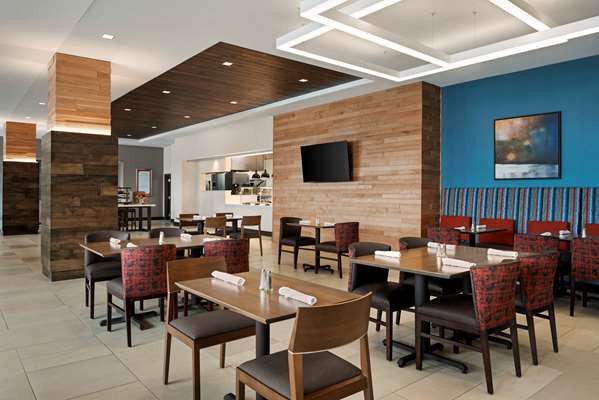 Amenities - Hilton Garden Inn & Conference Center Brookfield - I-94, Exit 301