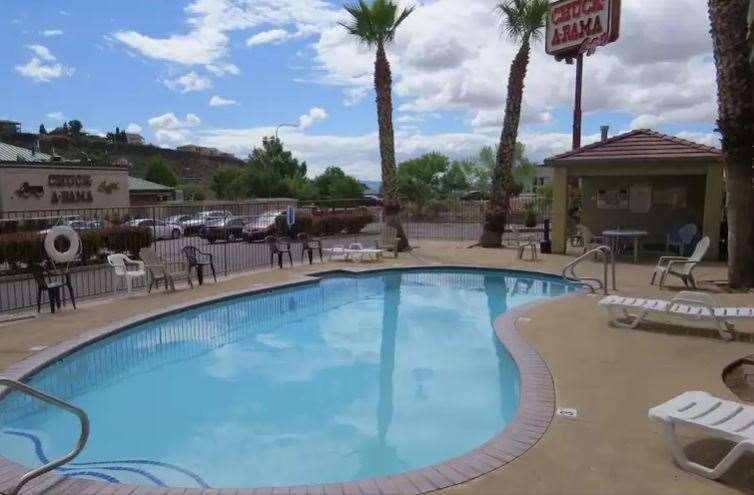 Outdoor Pool | America's Best Inn & Suites