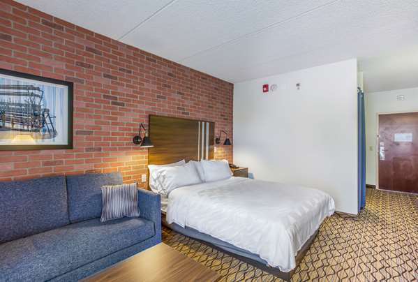  - Burrstone Inn New Hartford