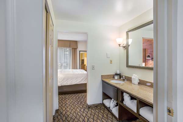  - Burrstone Inn New Hartford