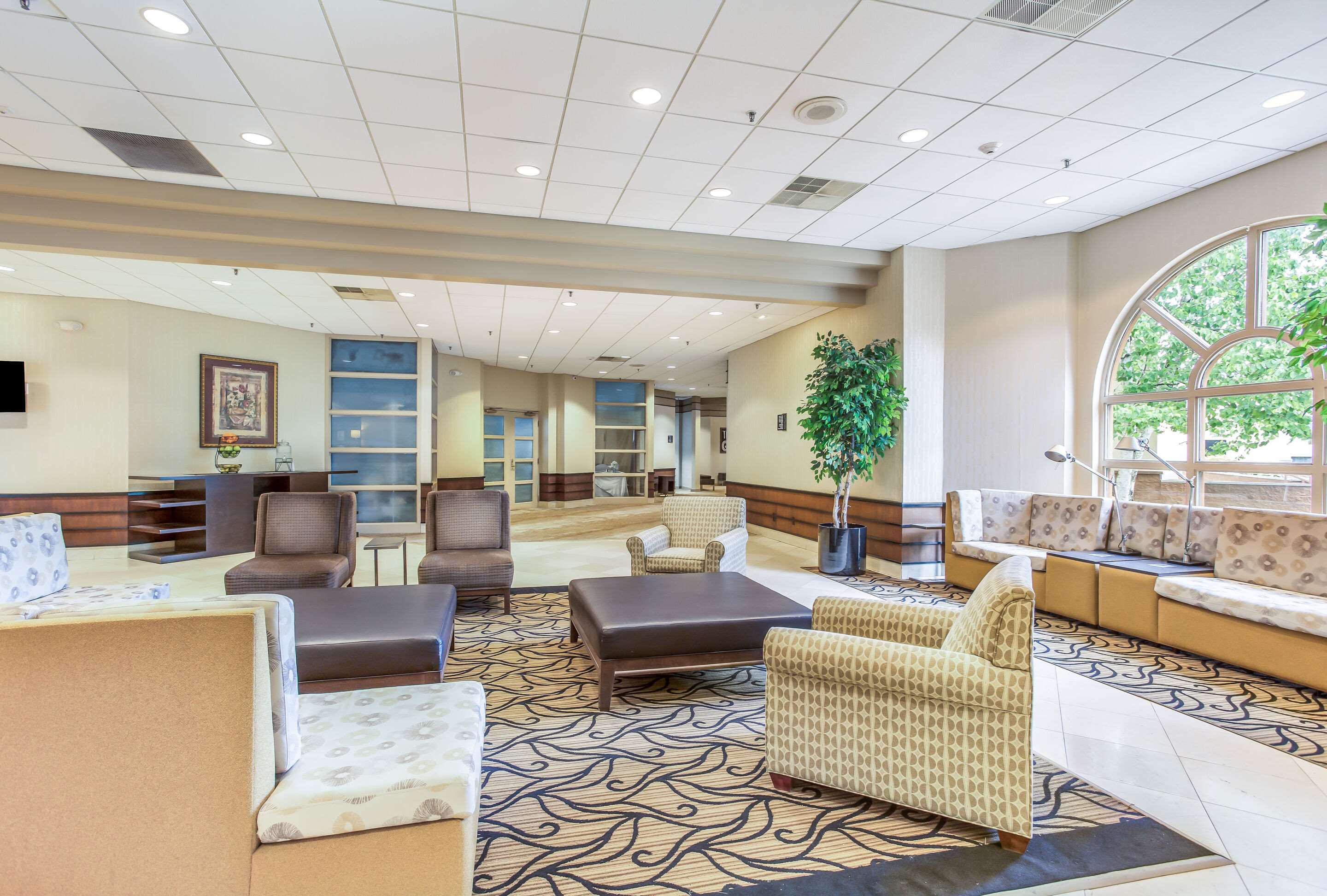 Spacious lobby with sitting area | Burrstone Inn, Ascend Hotel Collection