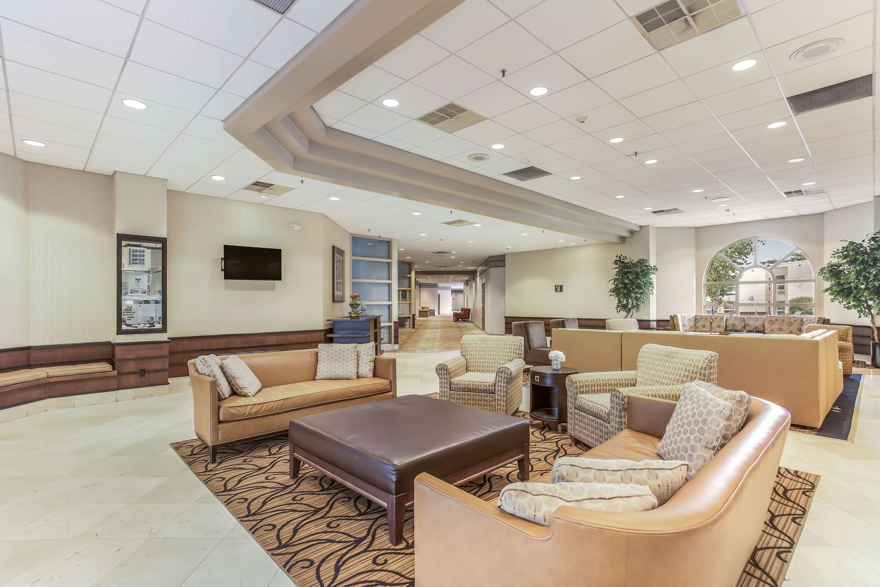 Spacious lobby with sitting area | Burrstone Inn, Ascend Hotel Collection