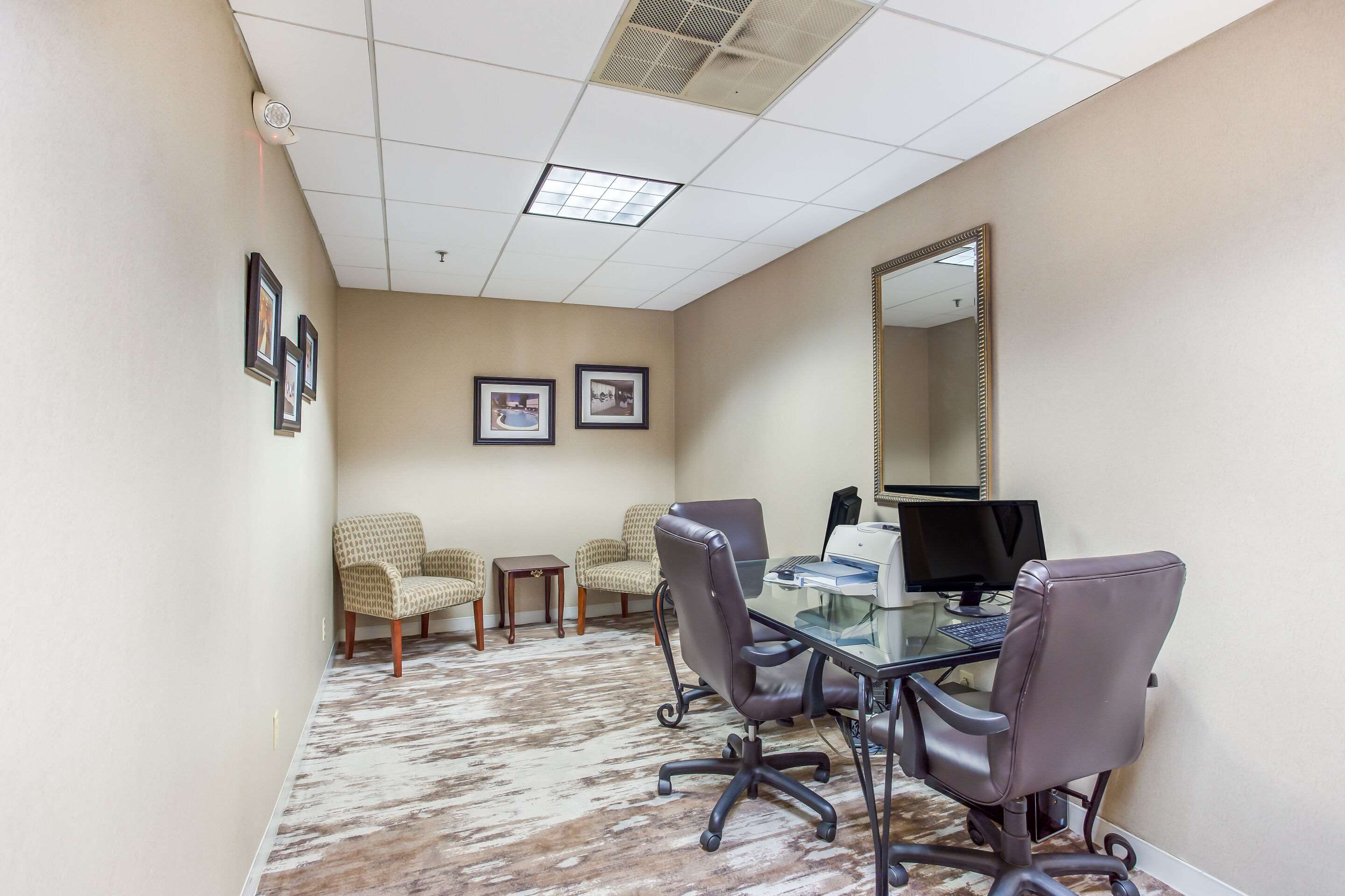 Business center | Burrstone Inn, Ascend Hotel Collection