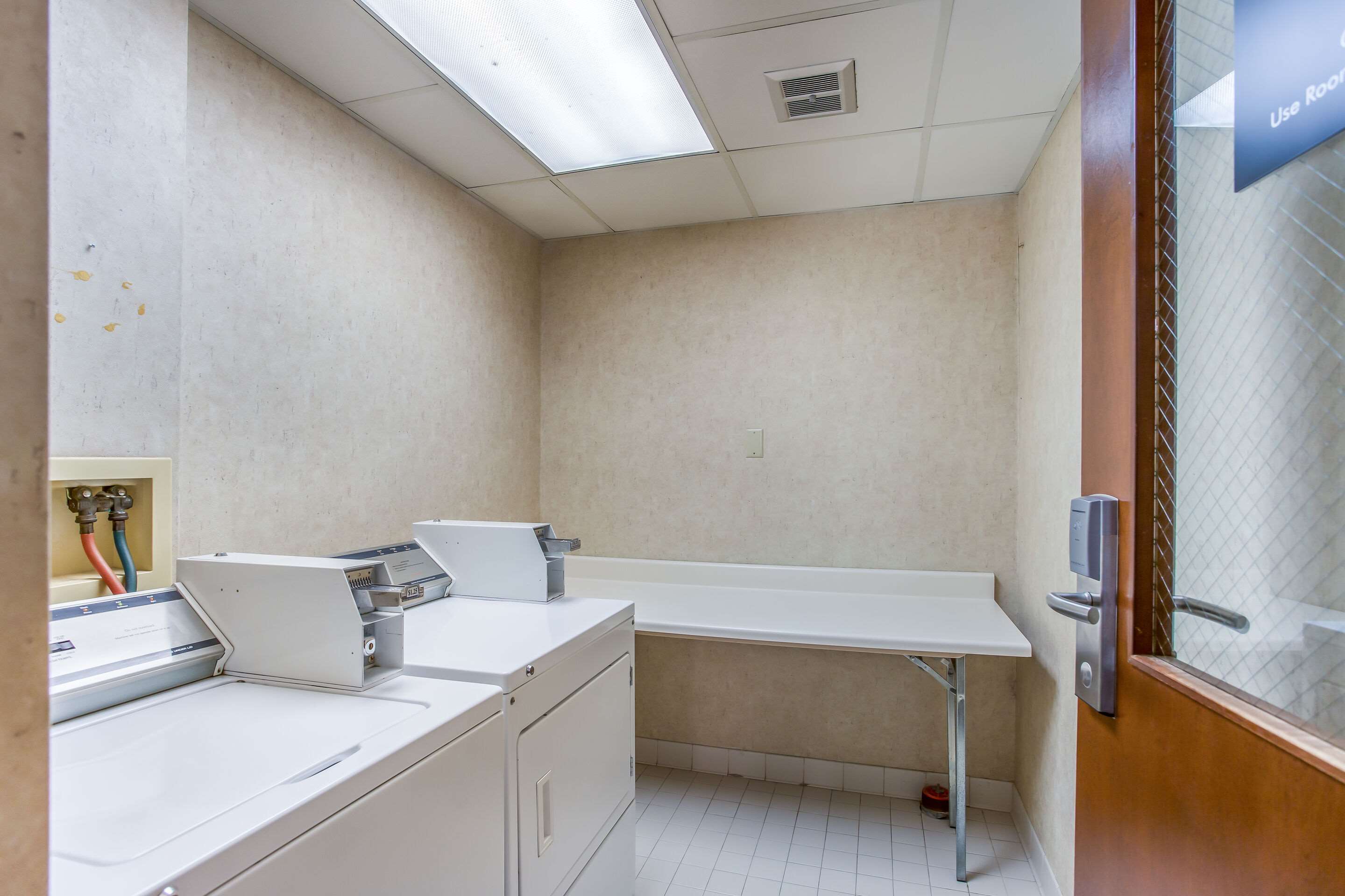 Guest laundry facilities | Burrstone Inn, Ascend Hotel Collection